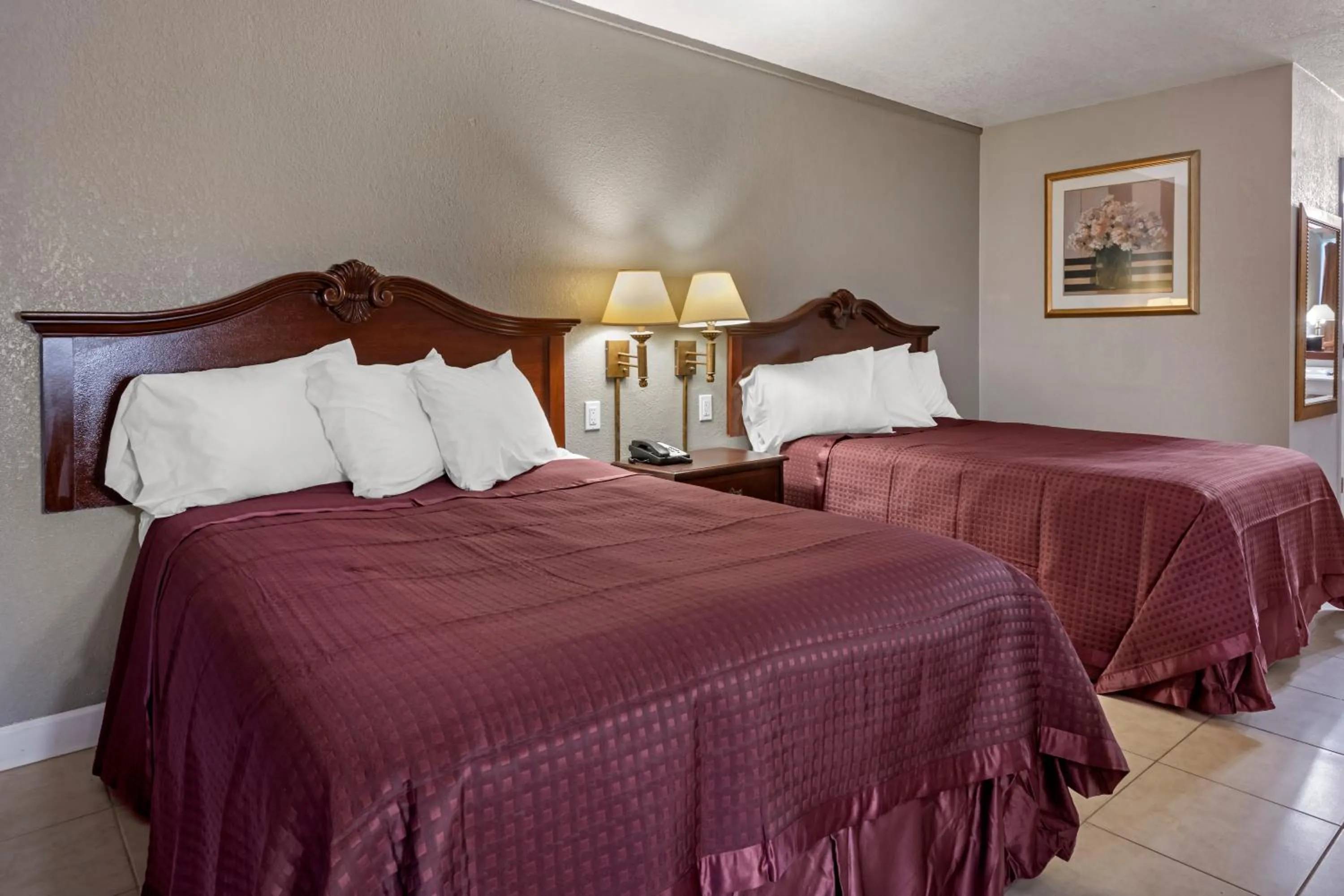 Photo of the whole room, Bed in Rodeway Inn Clermont North