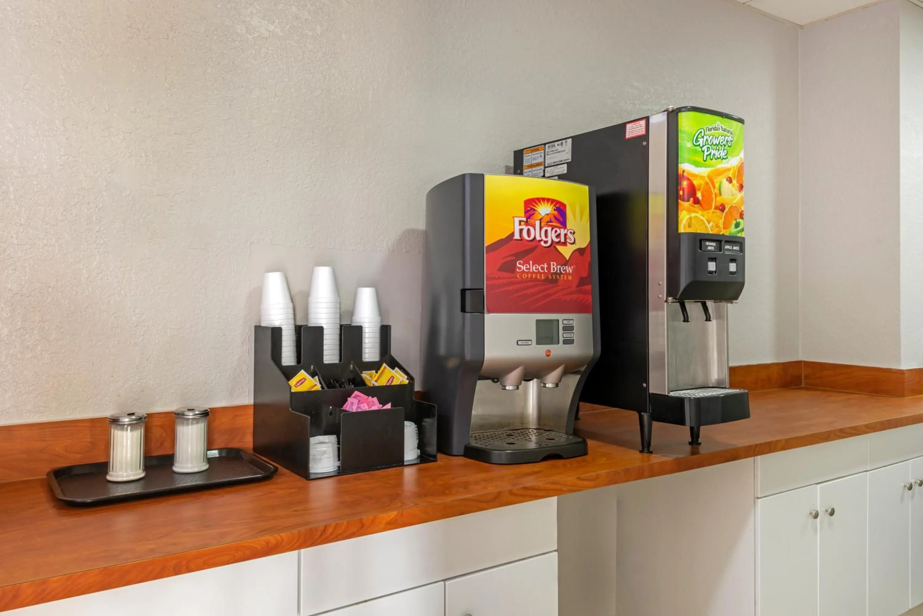 Coffee/tea facilities in Rodeway Inn Clermont North