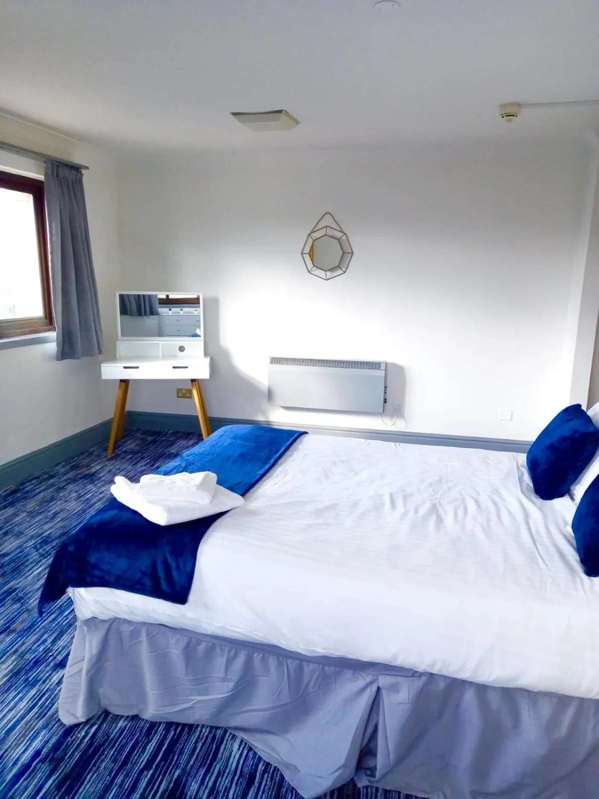 Bedroom, Bed in Himley Country Hotel