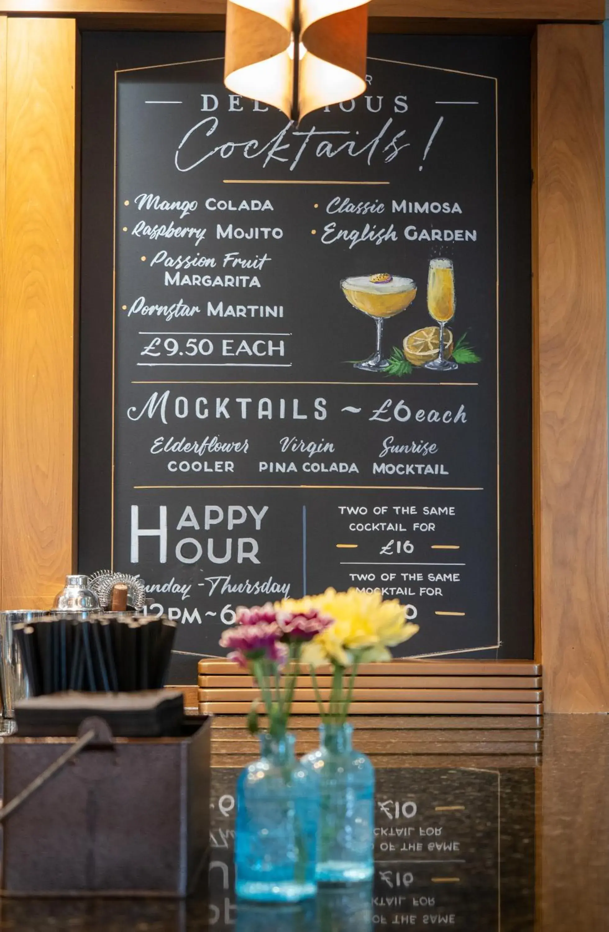 Lounge or bar in Future Inn Plymouth Lounge or bar in Future Inn Plymouth