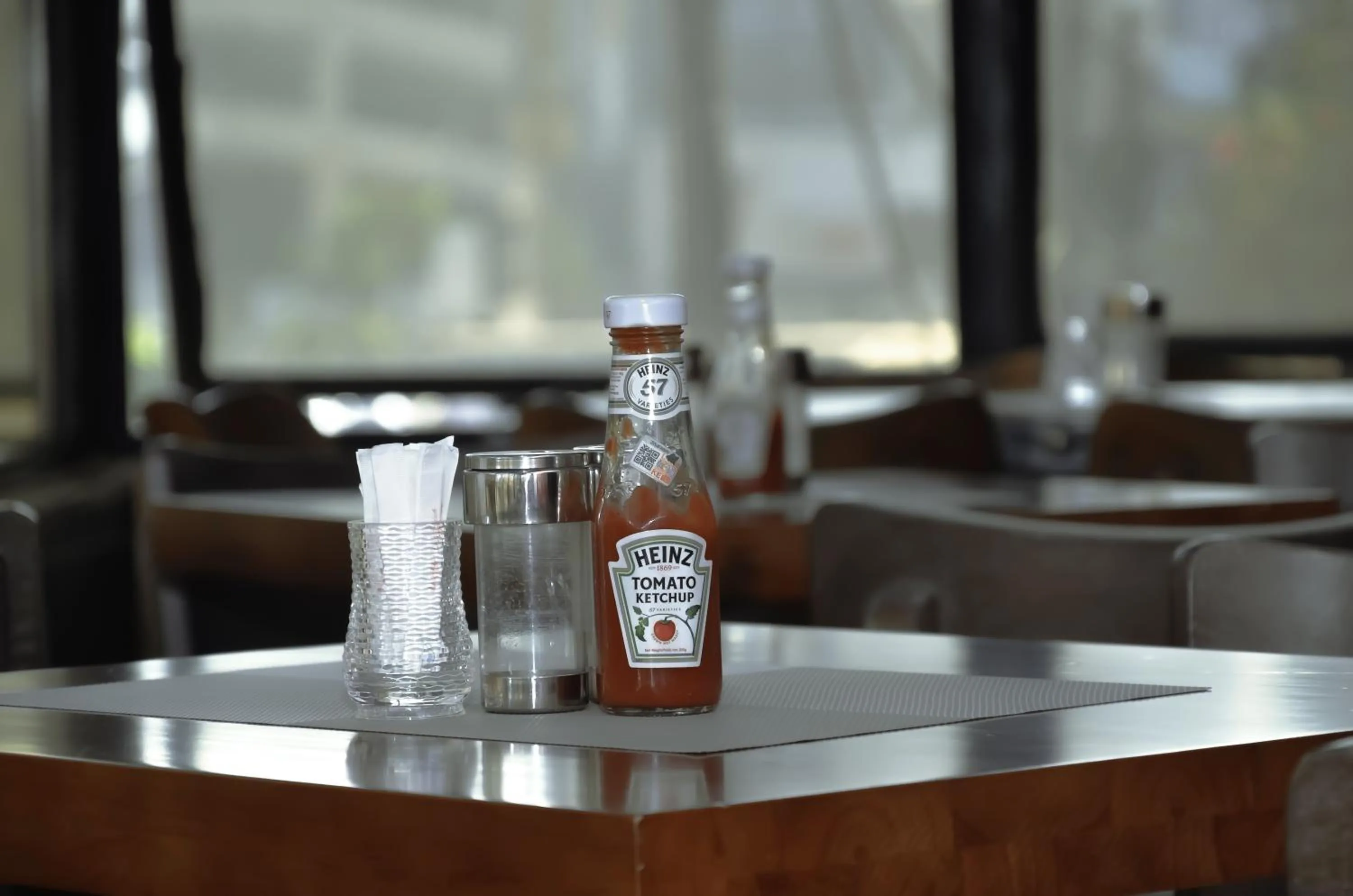 Restaurant/places to eat in Lagos Hotel