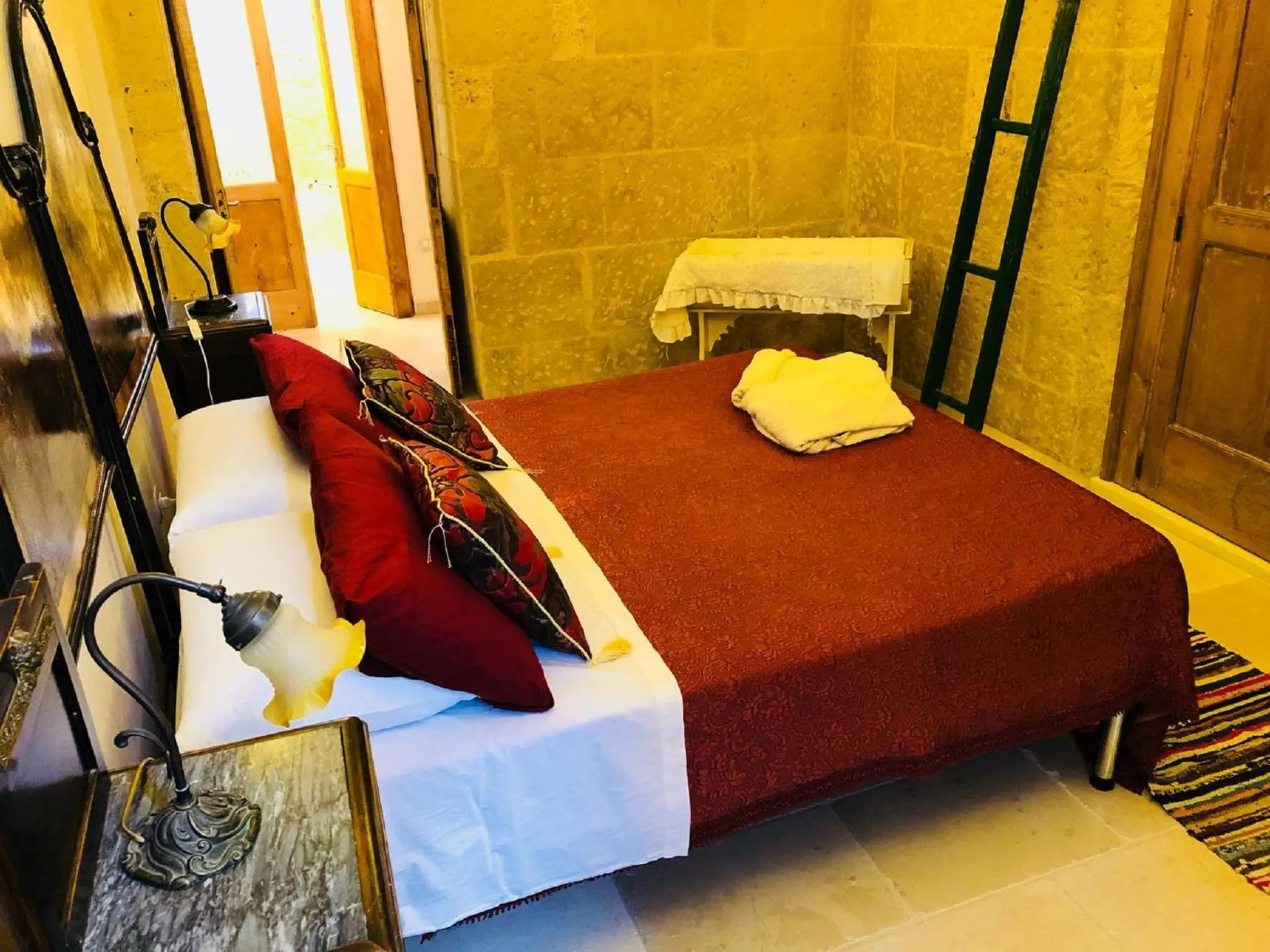 Bedroom, Bed in Borgoincorte