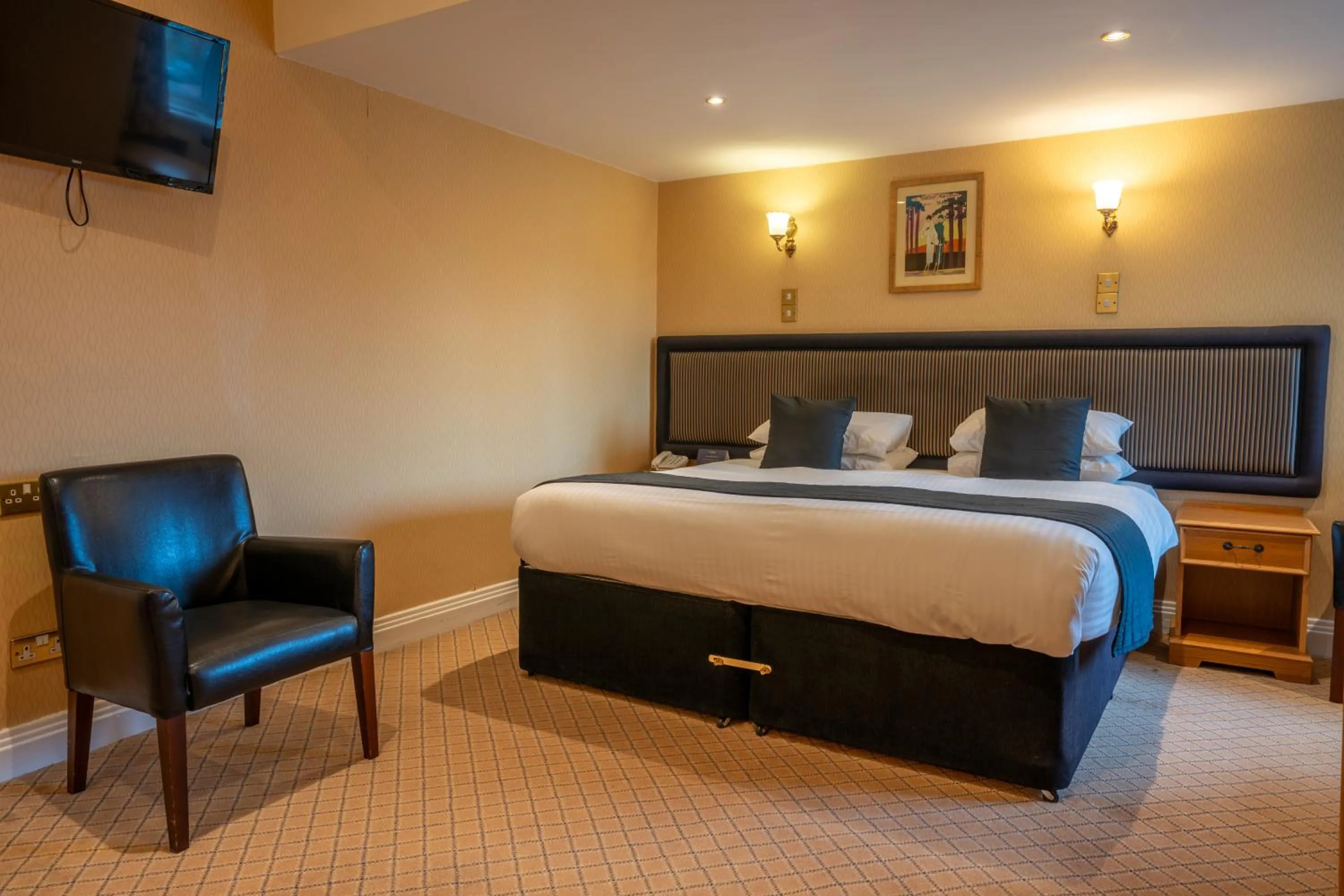 Bed in Cairndale Hotel & Spa