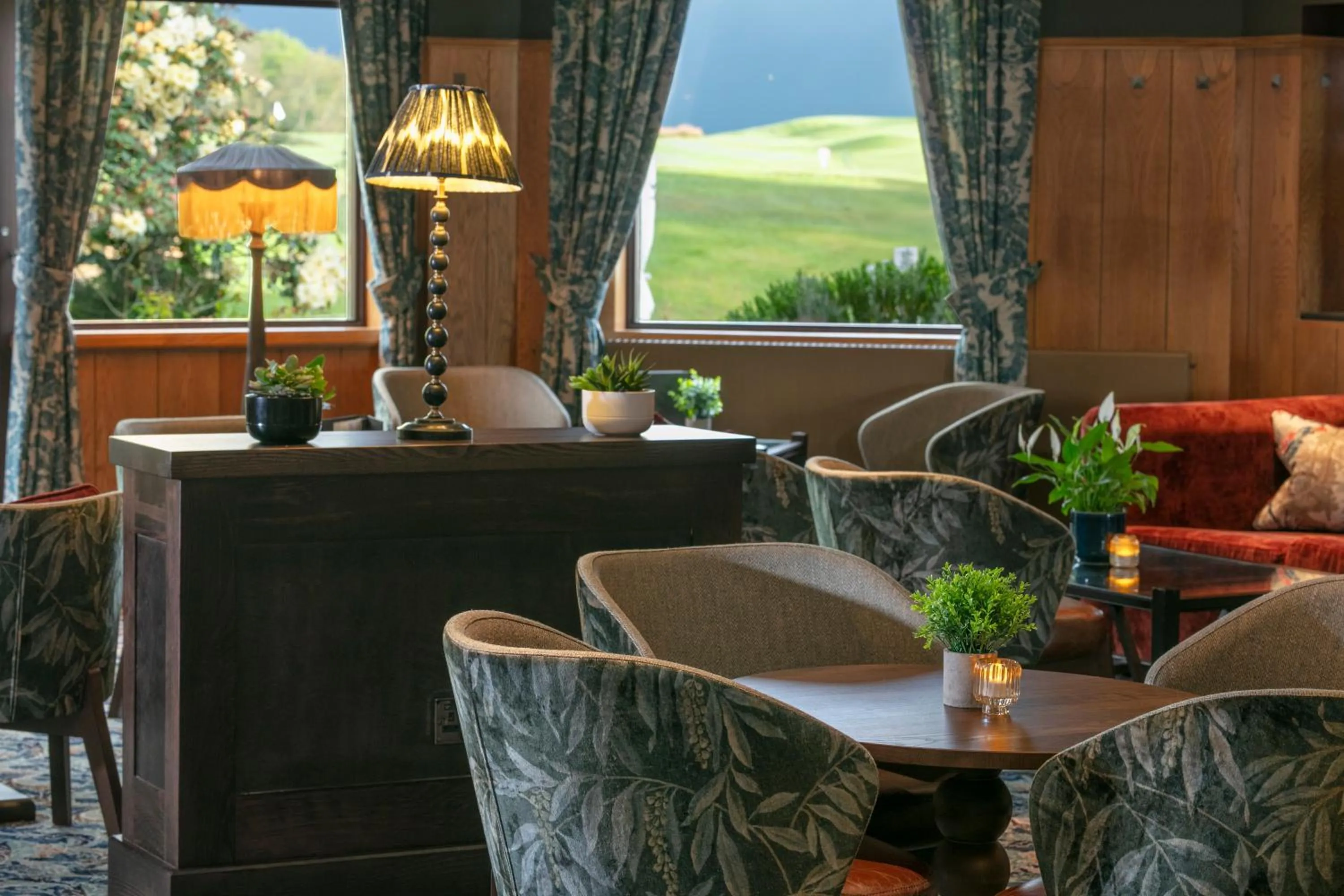 Lounge or bar in Glasgow Westerwood Hotel, Spa & Golf Resort