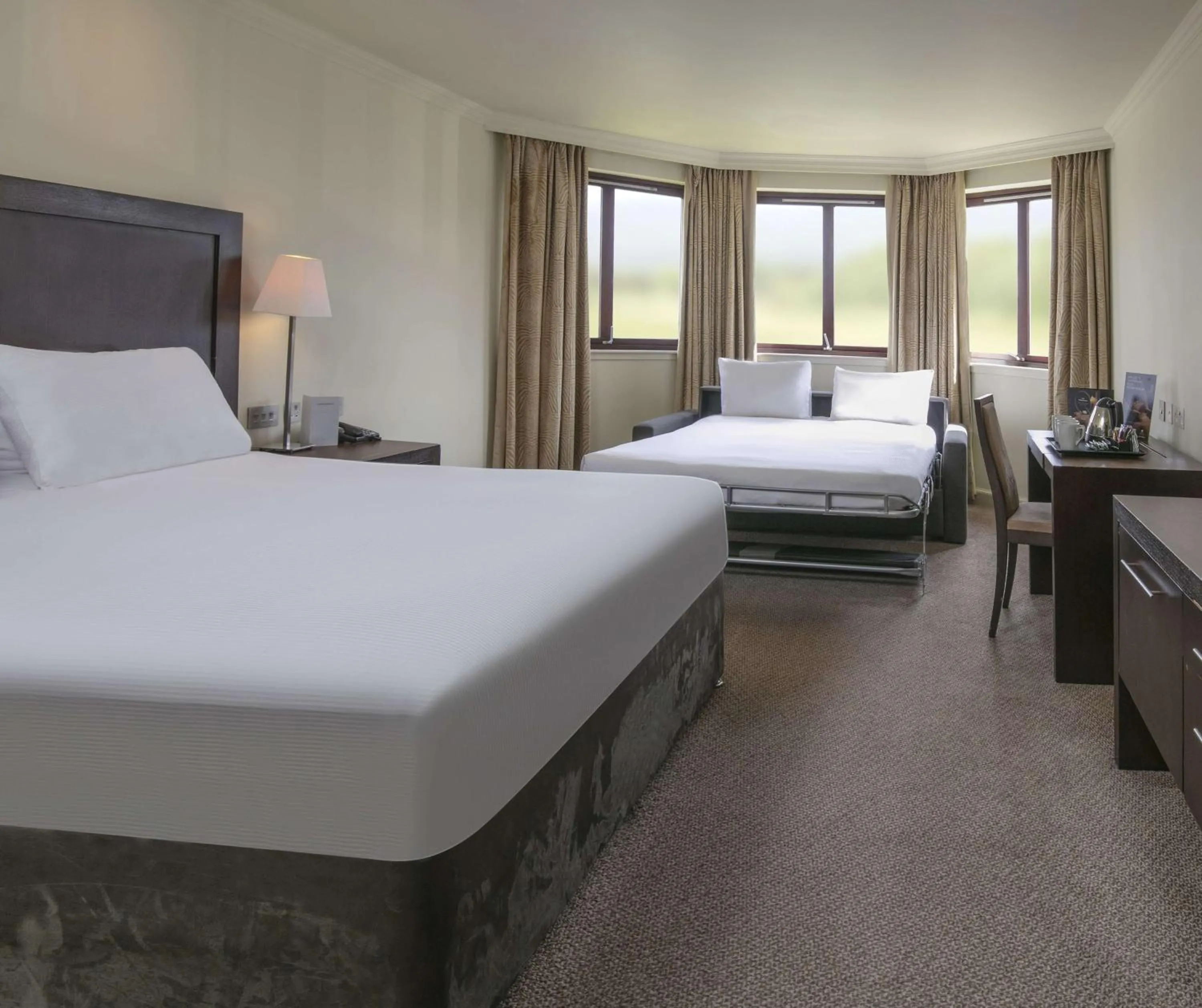 Living room, Bed in Glasgow Westerwood Hotel, Spa & Golf Resort