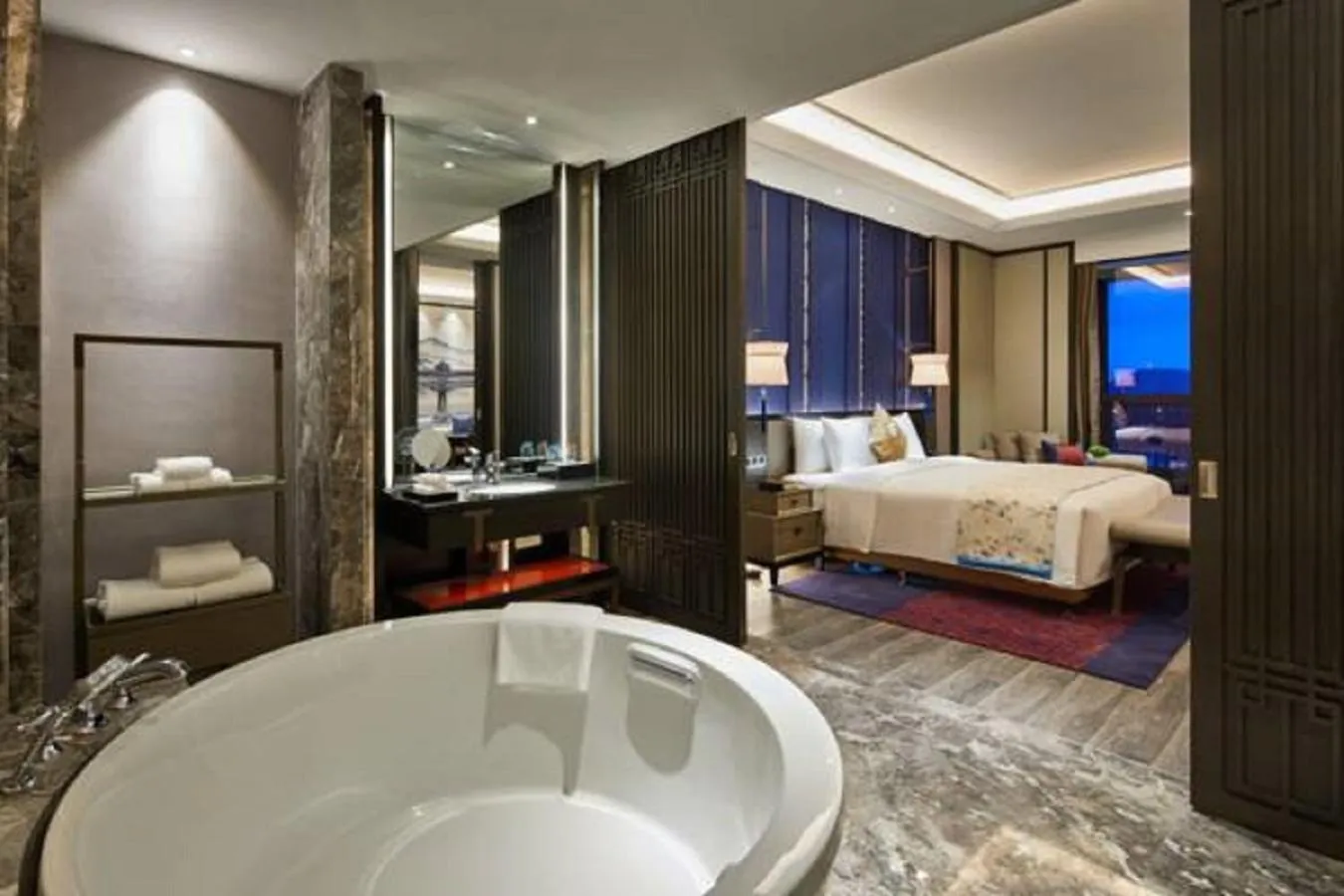 Bathroom, Bed in Wanda Realm Resort Nanning