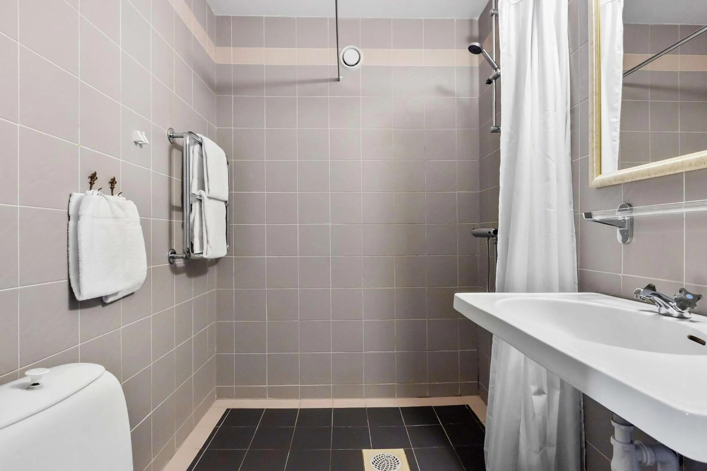 Bathroom in Best Western Hotel Scheele