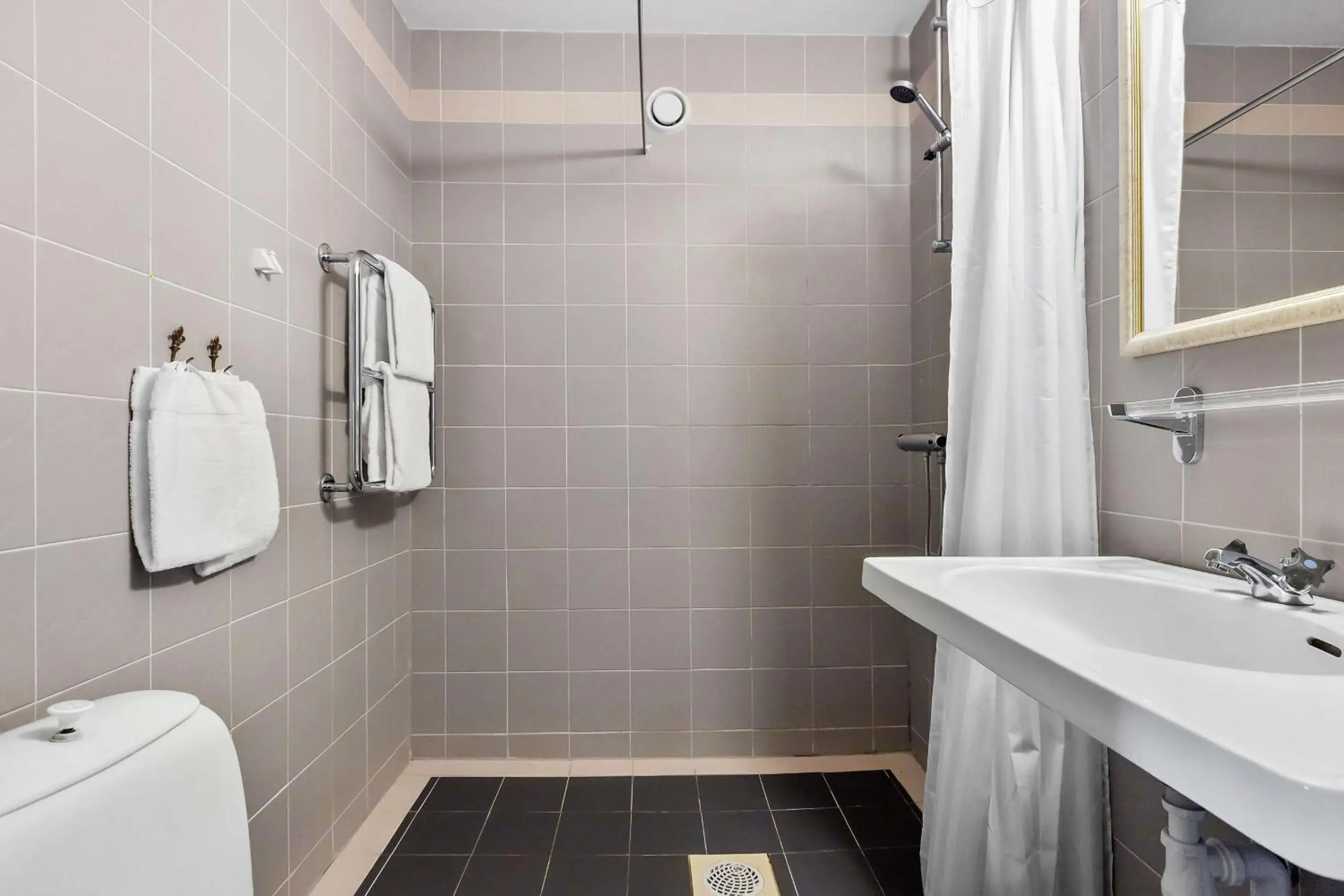 Bathroom in Best Western Hotel Scheele Bathroom in Best Western Hotel Scheele