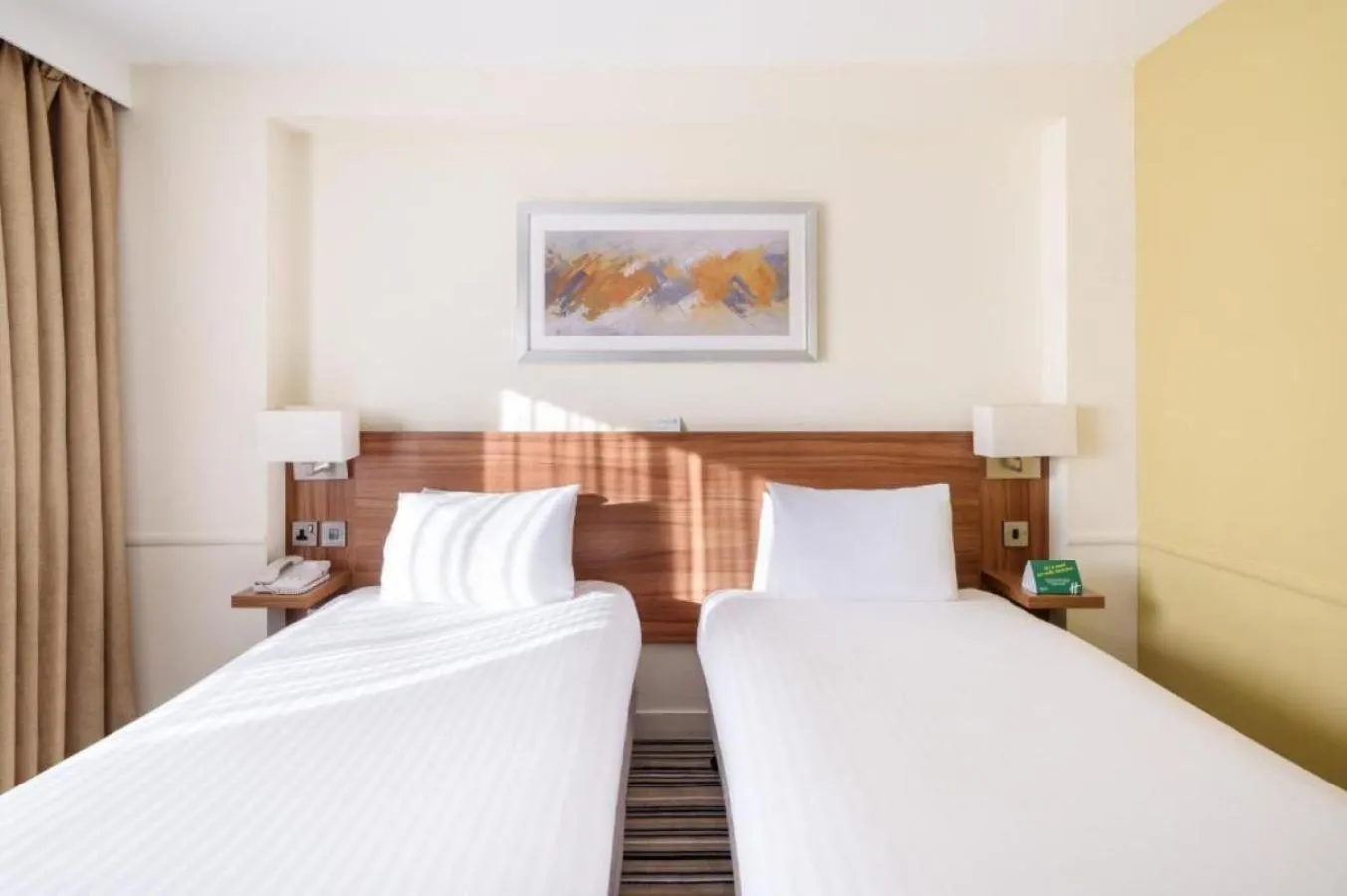 Bed in Holiday Inn Rochester-Chatham by IHG