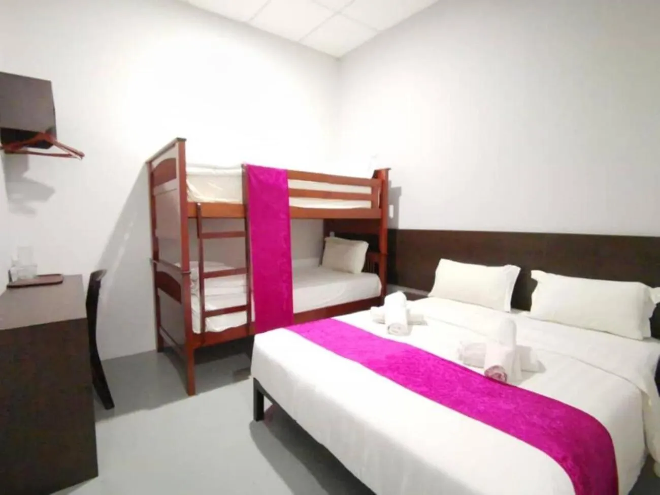 Bedroom, Bed in JQ BL Hotel, Ipoh