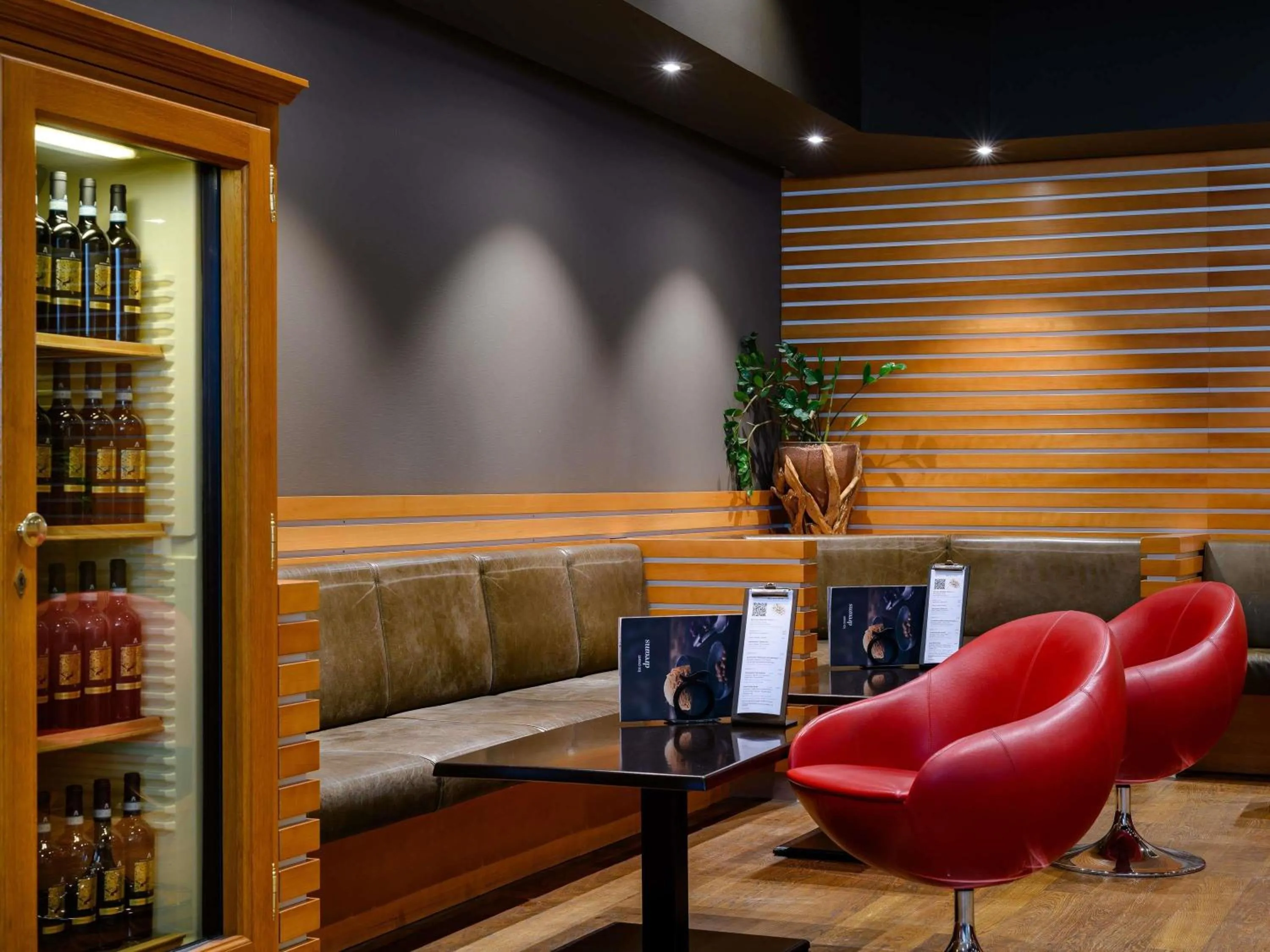 Lounge or bar in Mövenpick Hotel Egerkingen