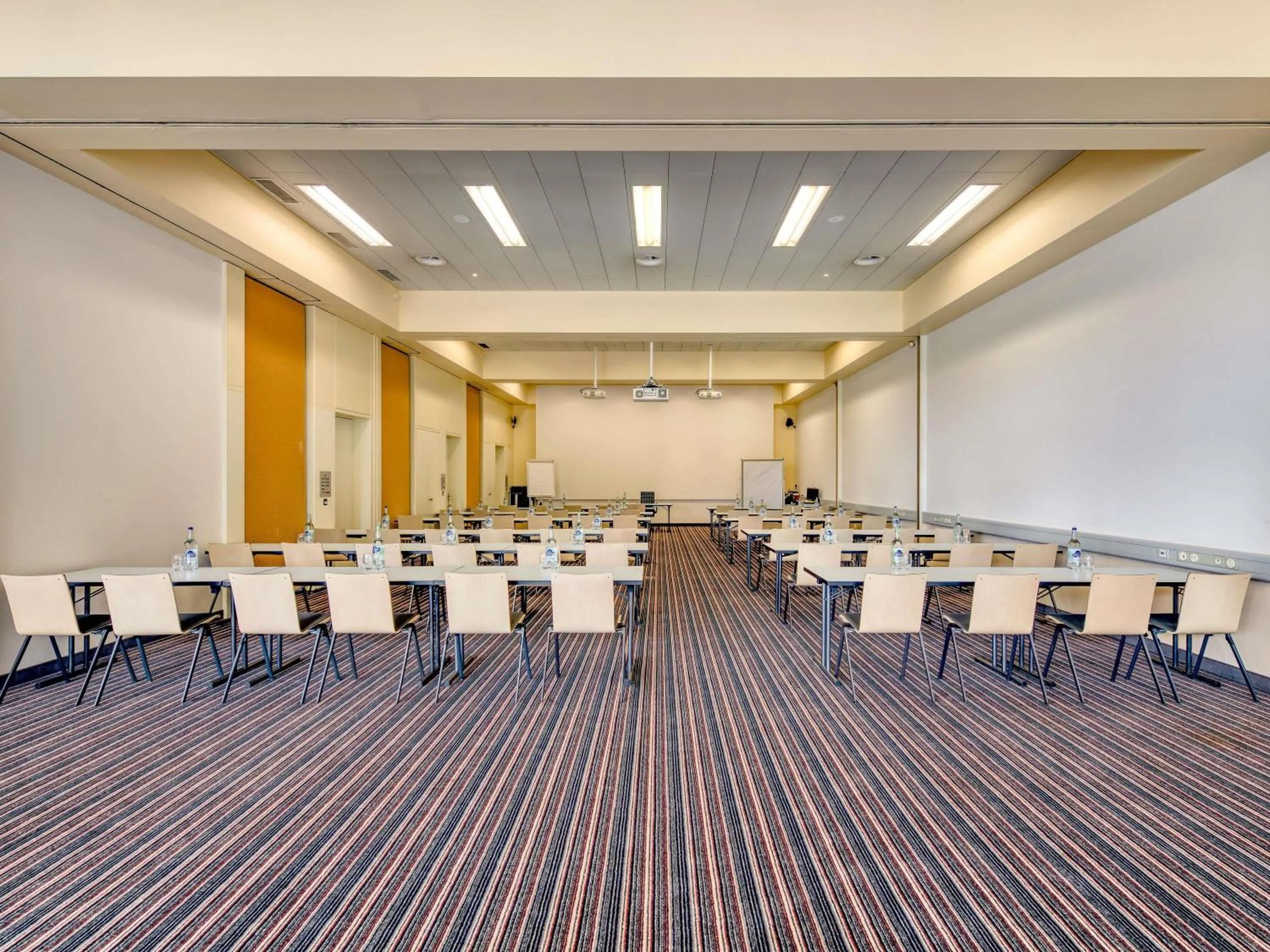 Meeting/conference room in Mövenpick Hotel Egerkingen
