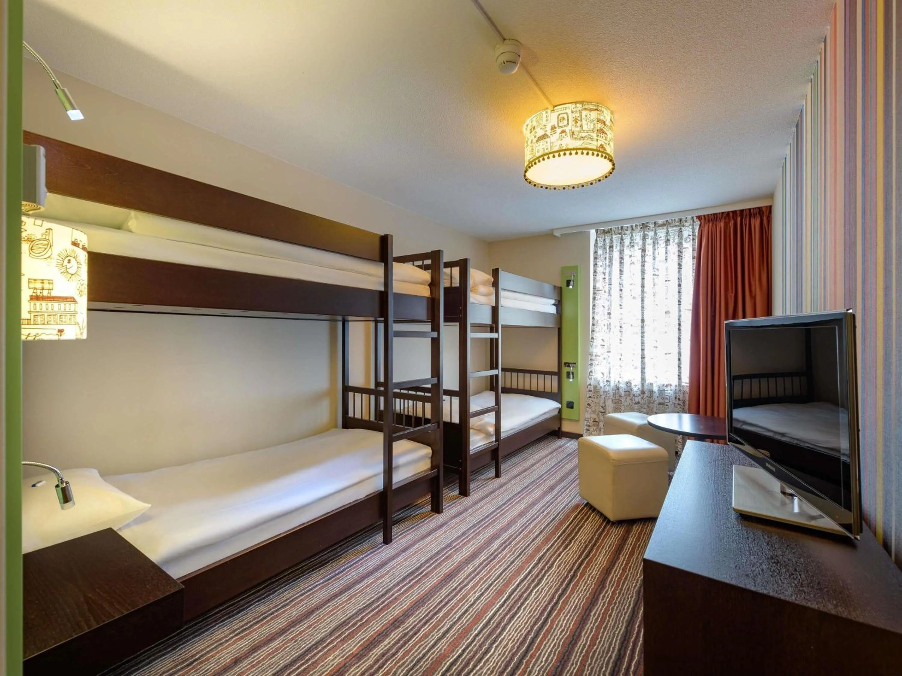 Bedroom, Bed in Mövenpick Hotel Egerkingen