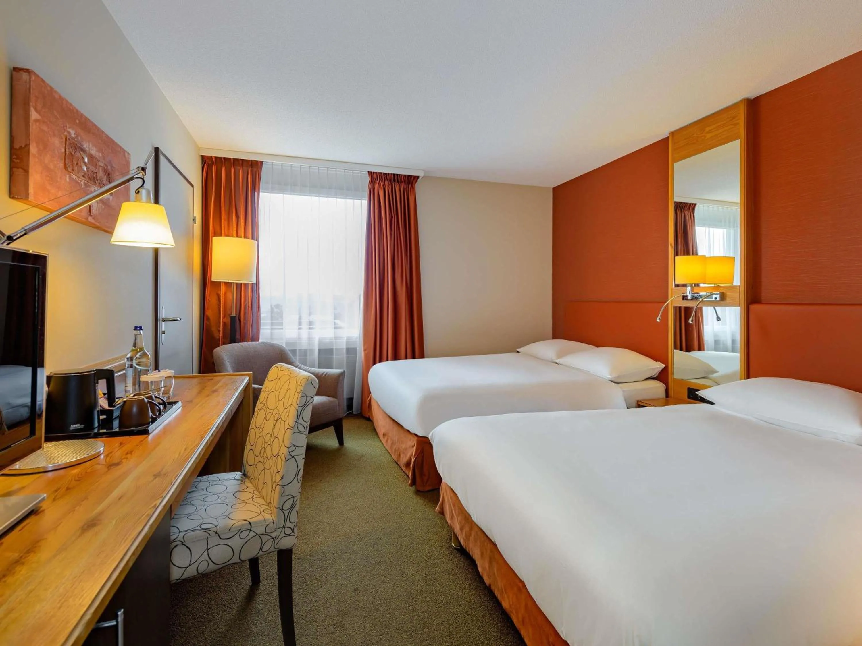 Bedroom, Bed in Mövenpick Hotel Egerkingen