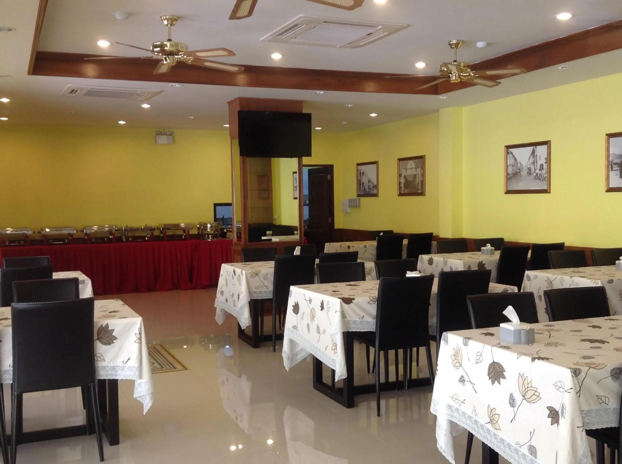 Communal kitchen in Phuket Chinoinn-SHAPlus Certified