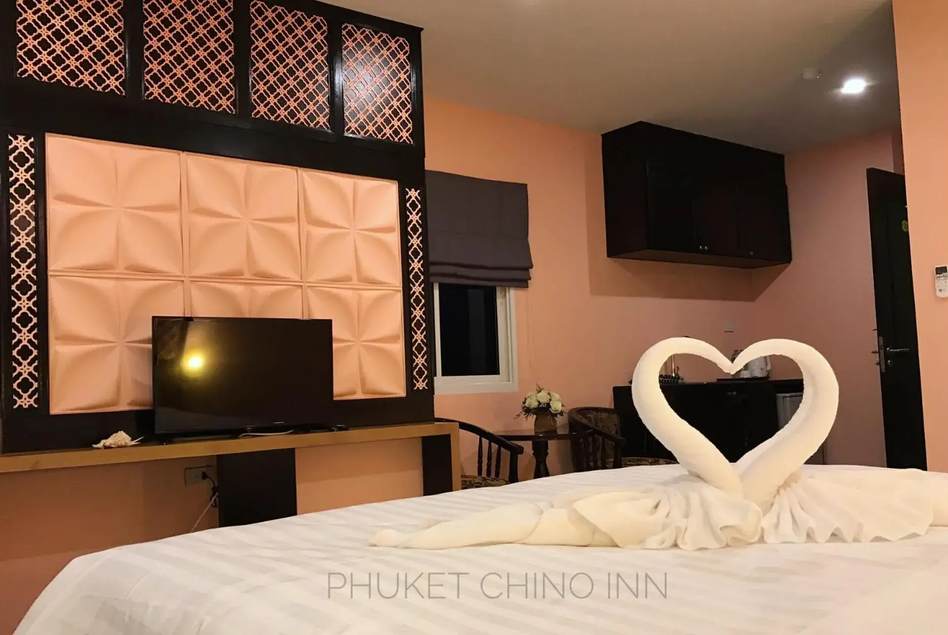 TV and multimedia, Bed in Phuket Chinoinn-SHAPlus Certified TV and multimedia, Bed in Phuket Chinoinn-SHAPlus Certified