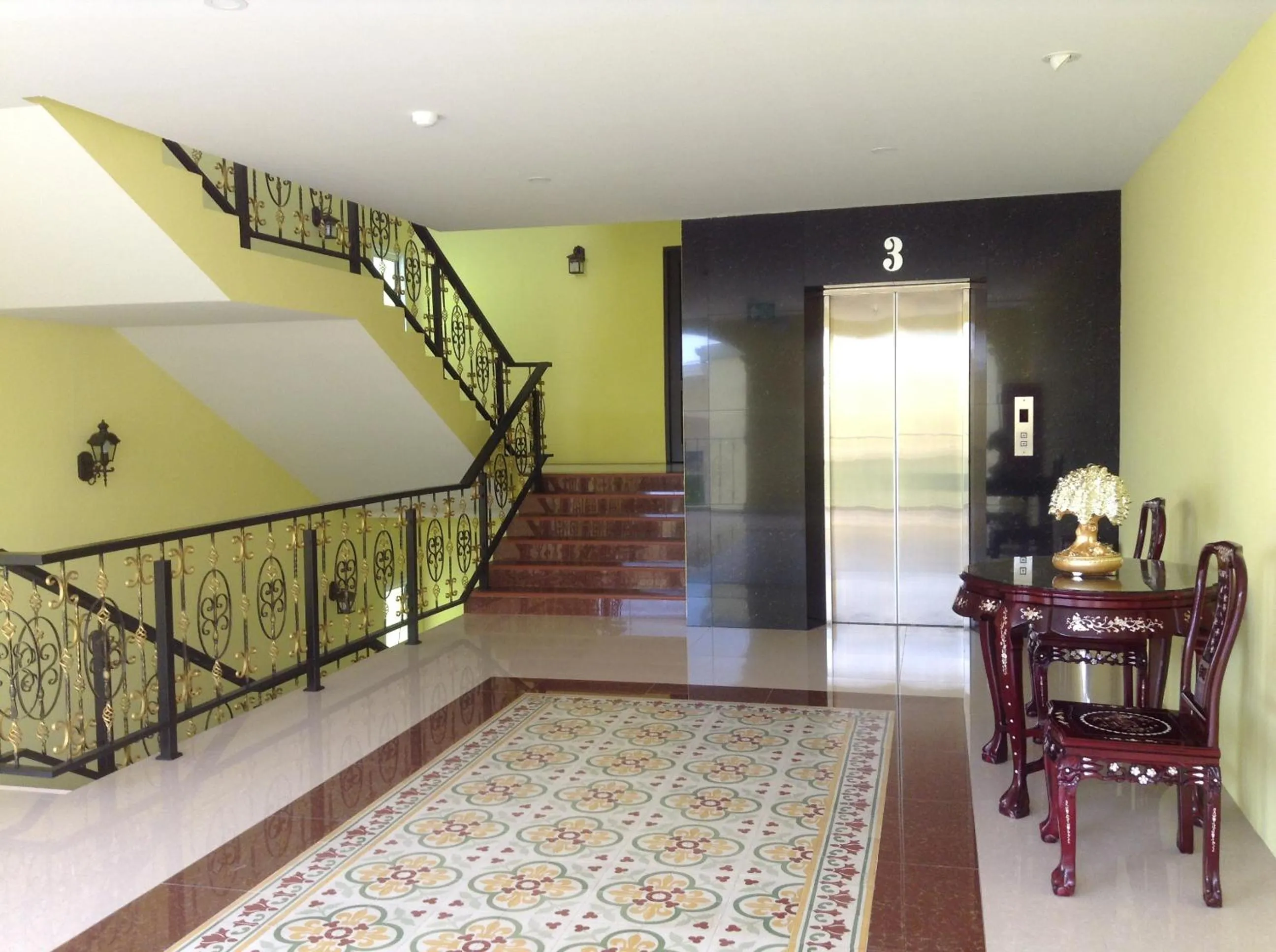 Balcony/Terrace in Phuket Chinoinn-SHAPlus Certified