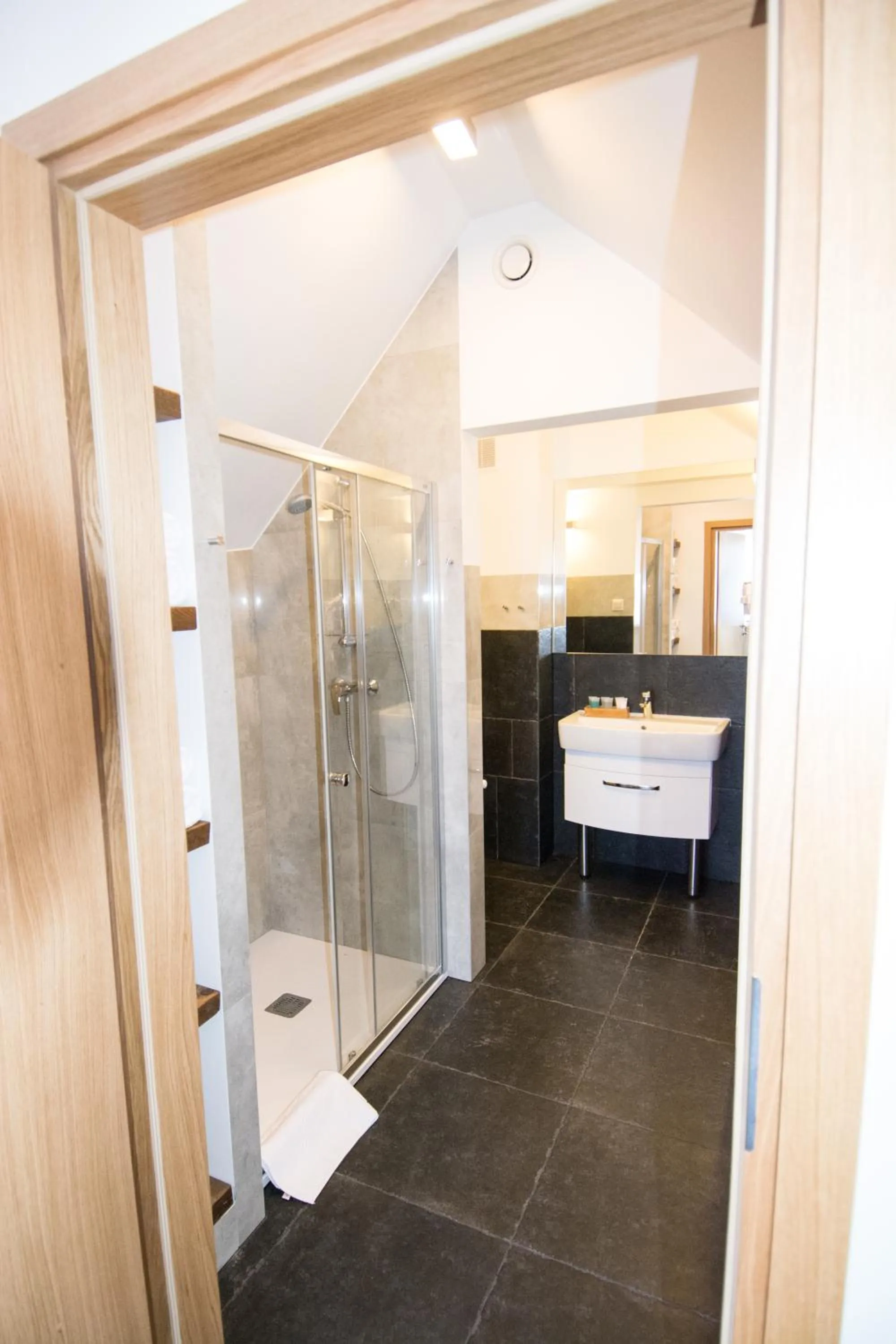 Shower in Boutique Provincja Winebar & Rooms