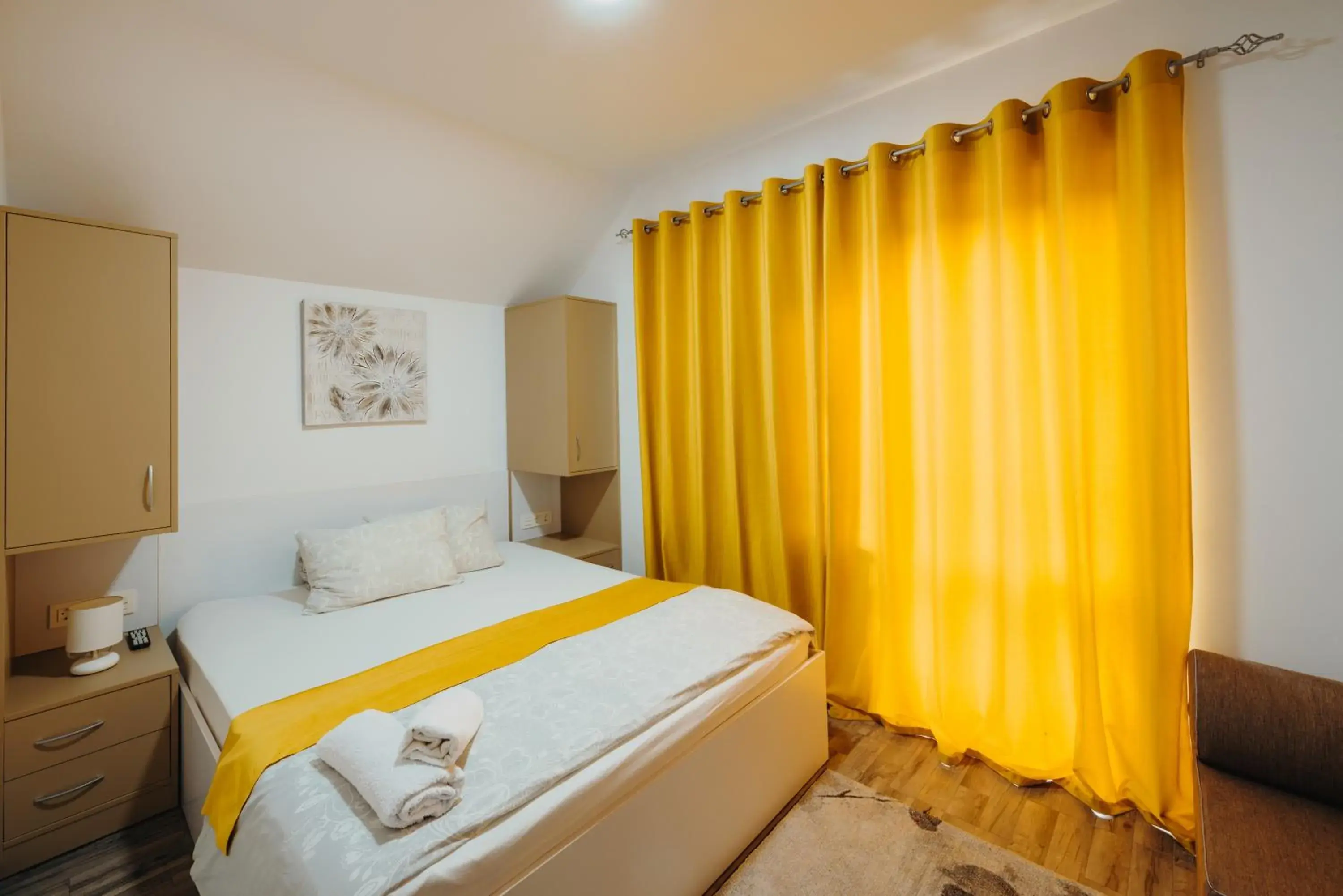 Double Room with Private Bathroom in Pensiunea Smiley Double Room with Private Bathroom in Pensiunea Smiley
