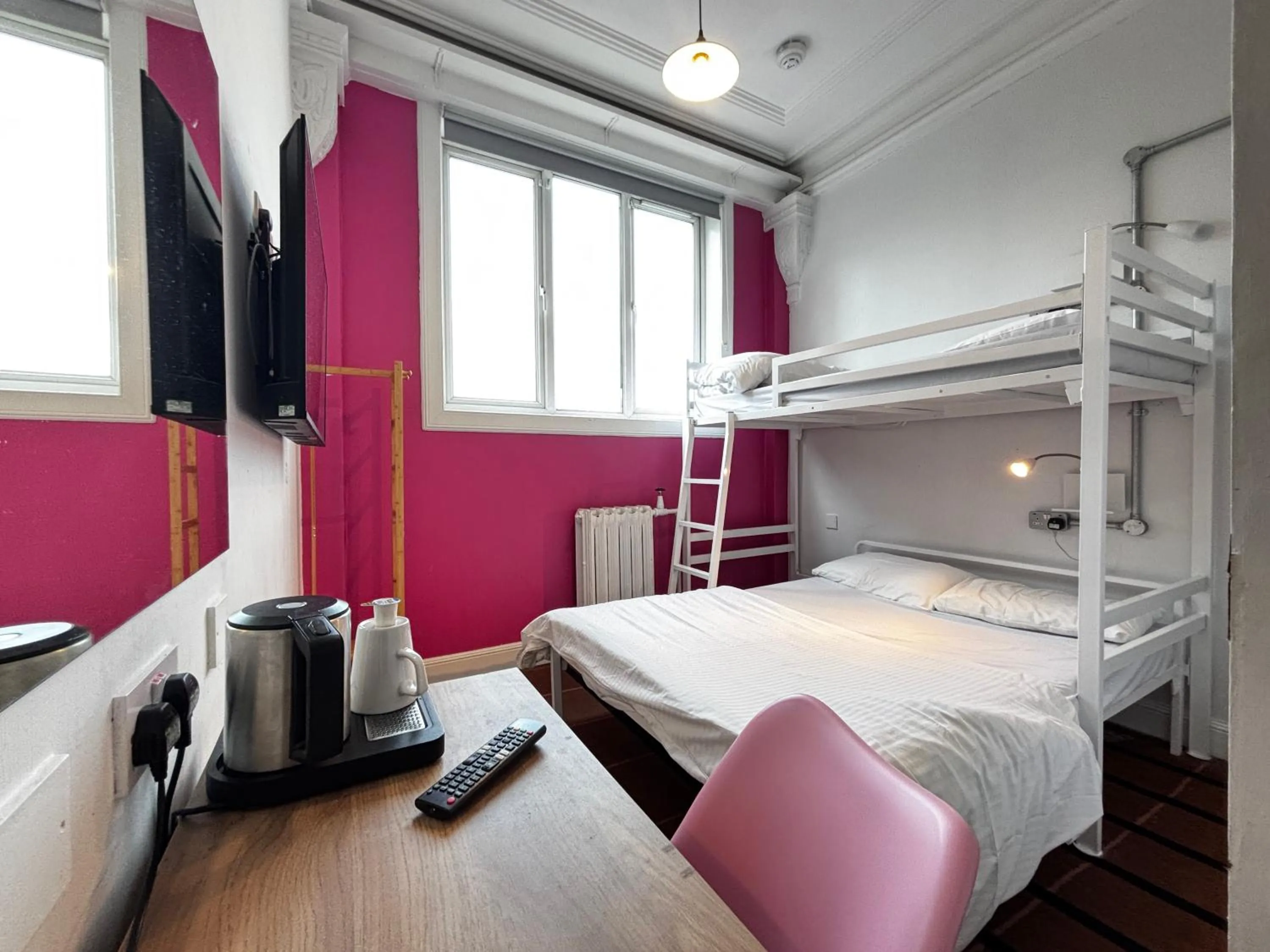 Bedroom, Bed in Safestay Glasgow Charing Cross