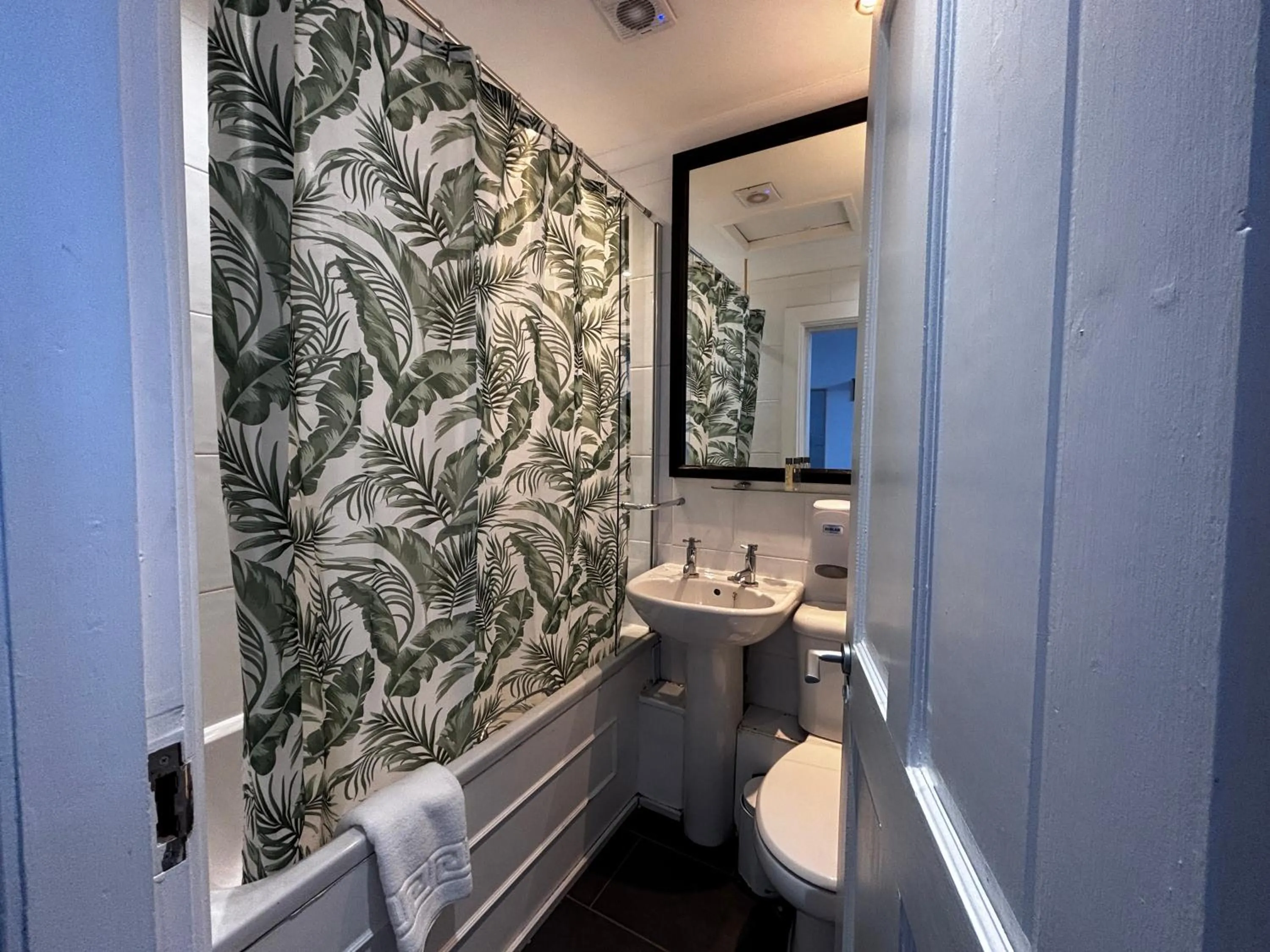 Bathroom in Safestay Glasgow Charing Cross