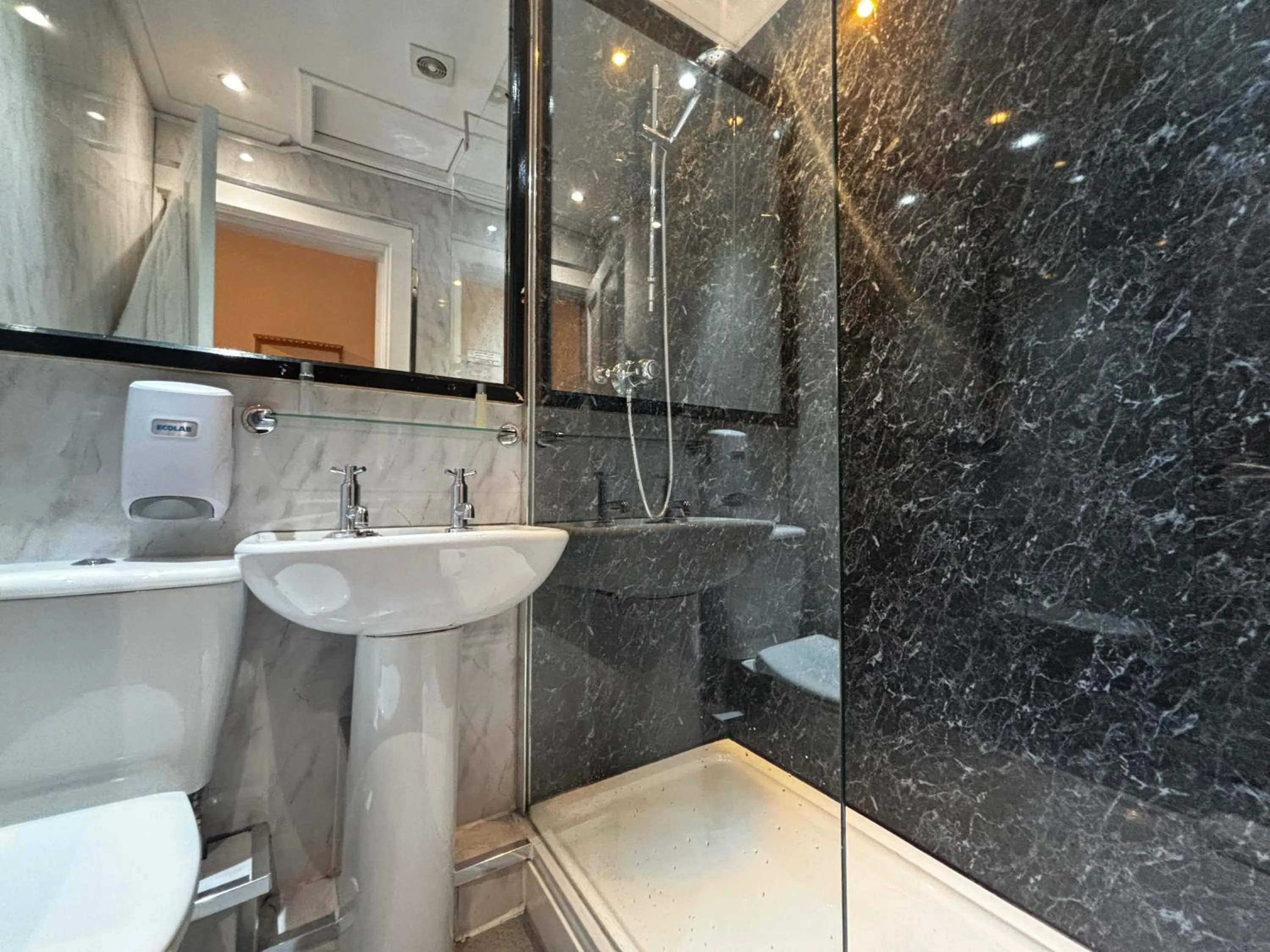 Bathroom in Safestay Glasgow Charing Cross