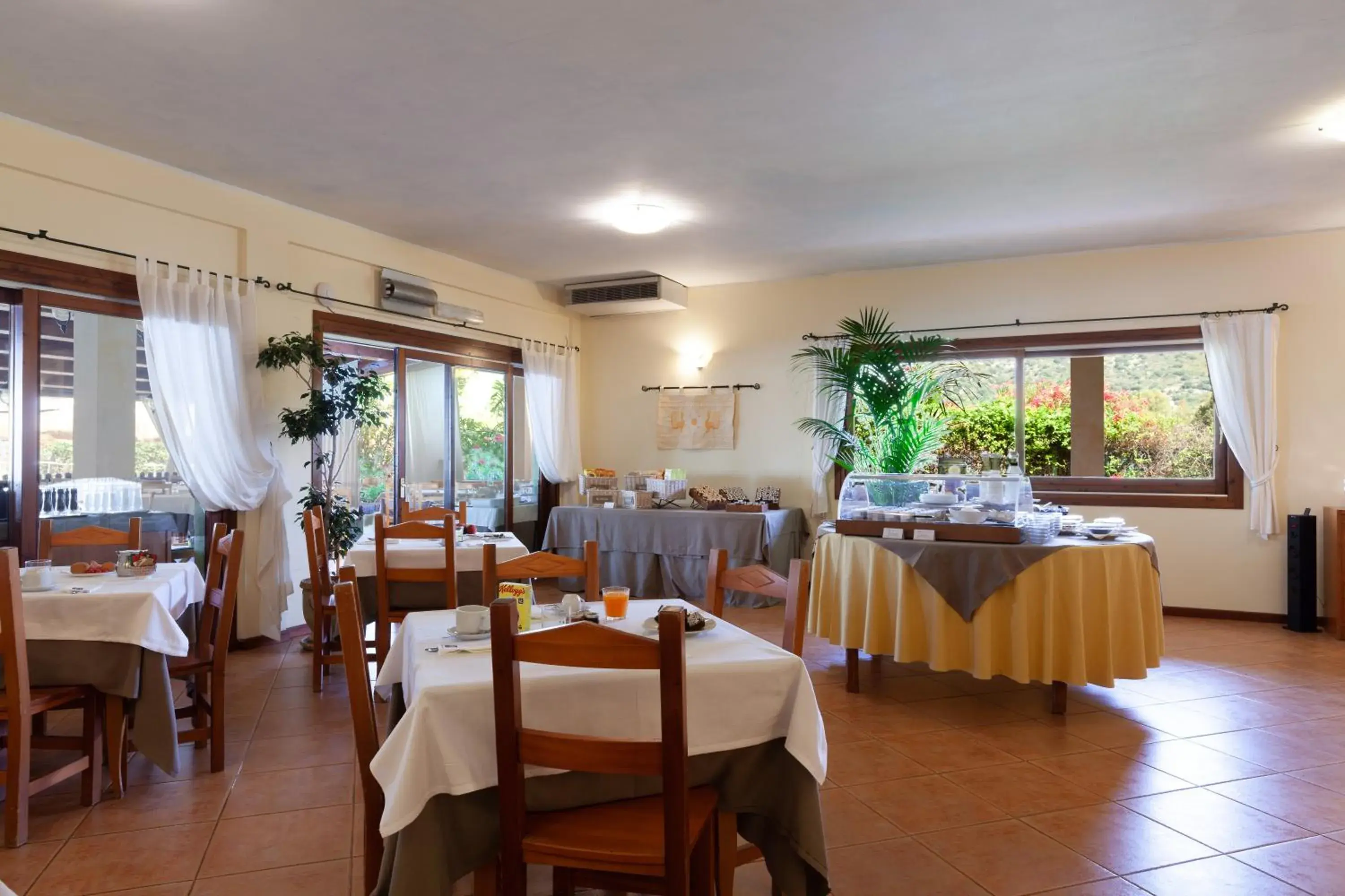 Restaurant/places to eat in iH Hotels Le Zagare Resort Restaurant/places to eat in iH Hotels Le Zagare Resort
