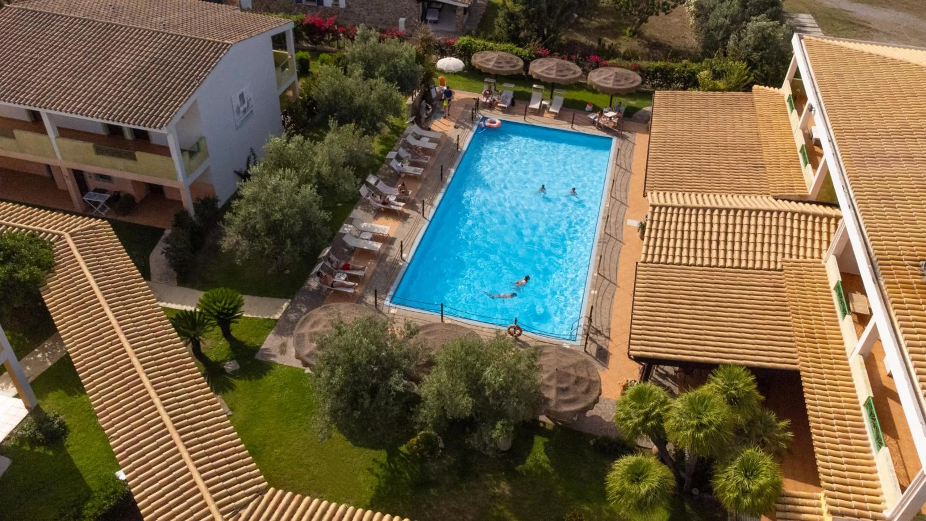 Swimming pool in iH Hotels Le Zagare Resort