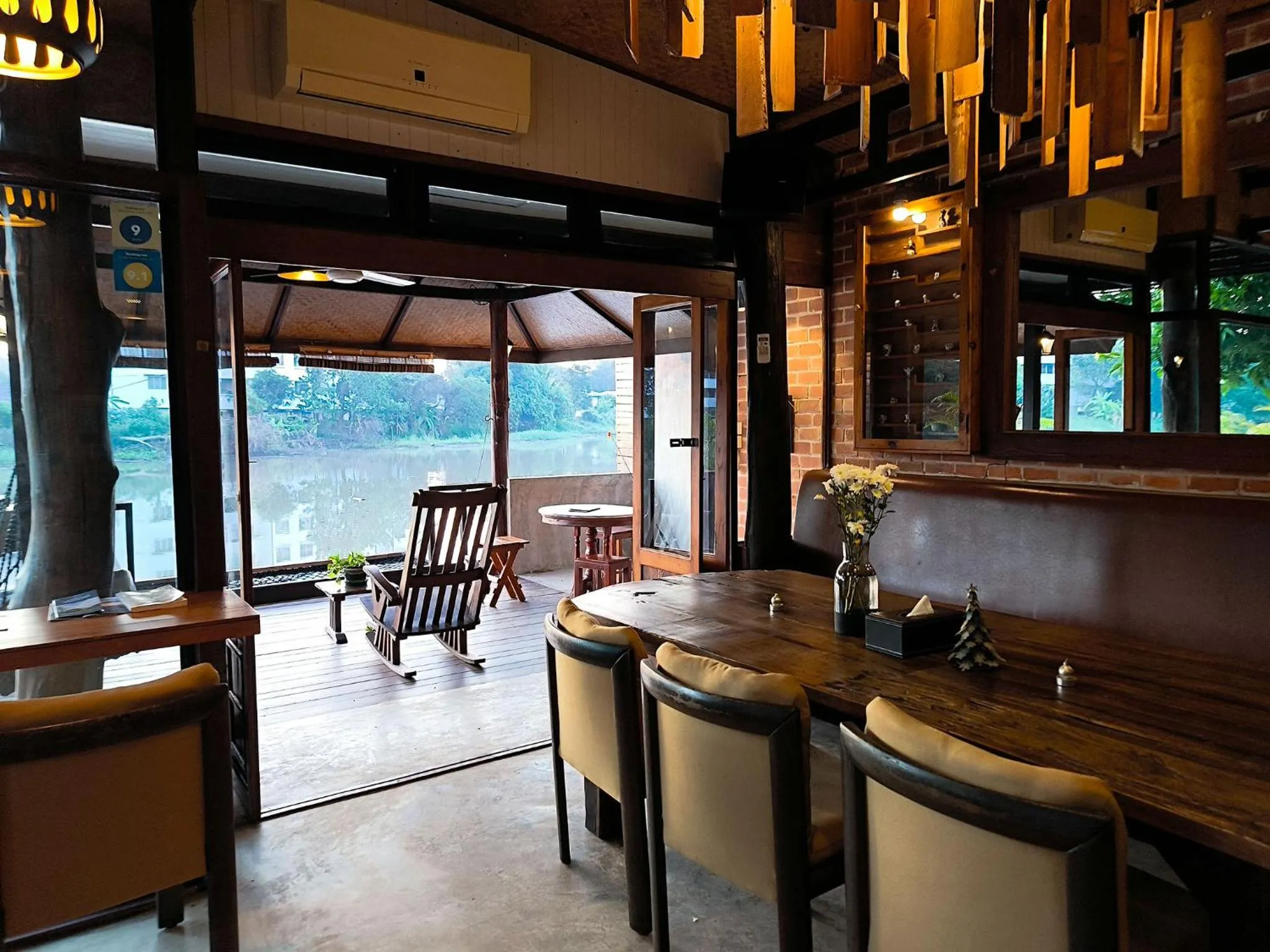 Restaurant/places to eat in Tolani Riverside Villa