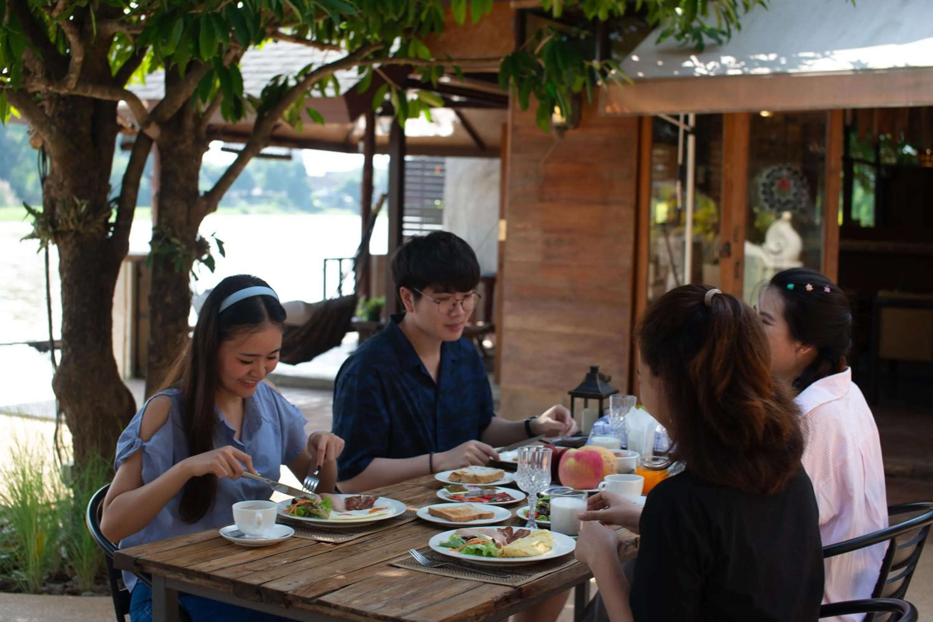 Restaurant/places to eat in Tolani Riverside Villa