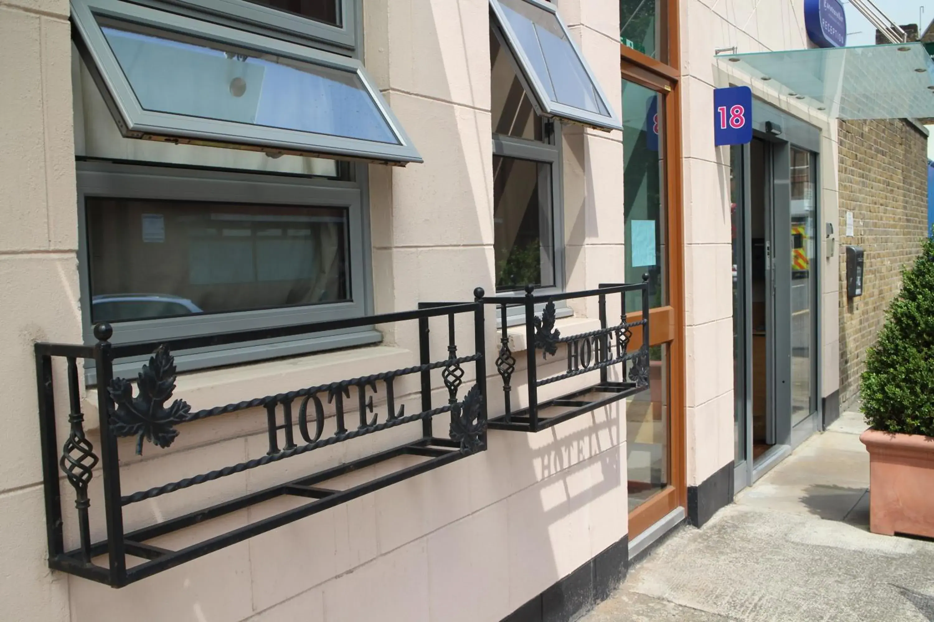 Facade/entrance in Eurotraveller Hotel- Express (Elephant & Castle) Facade/entrance in Eurotraveller Hotel- Express (Elephant & Castle)