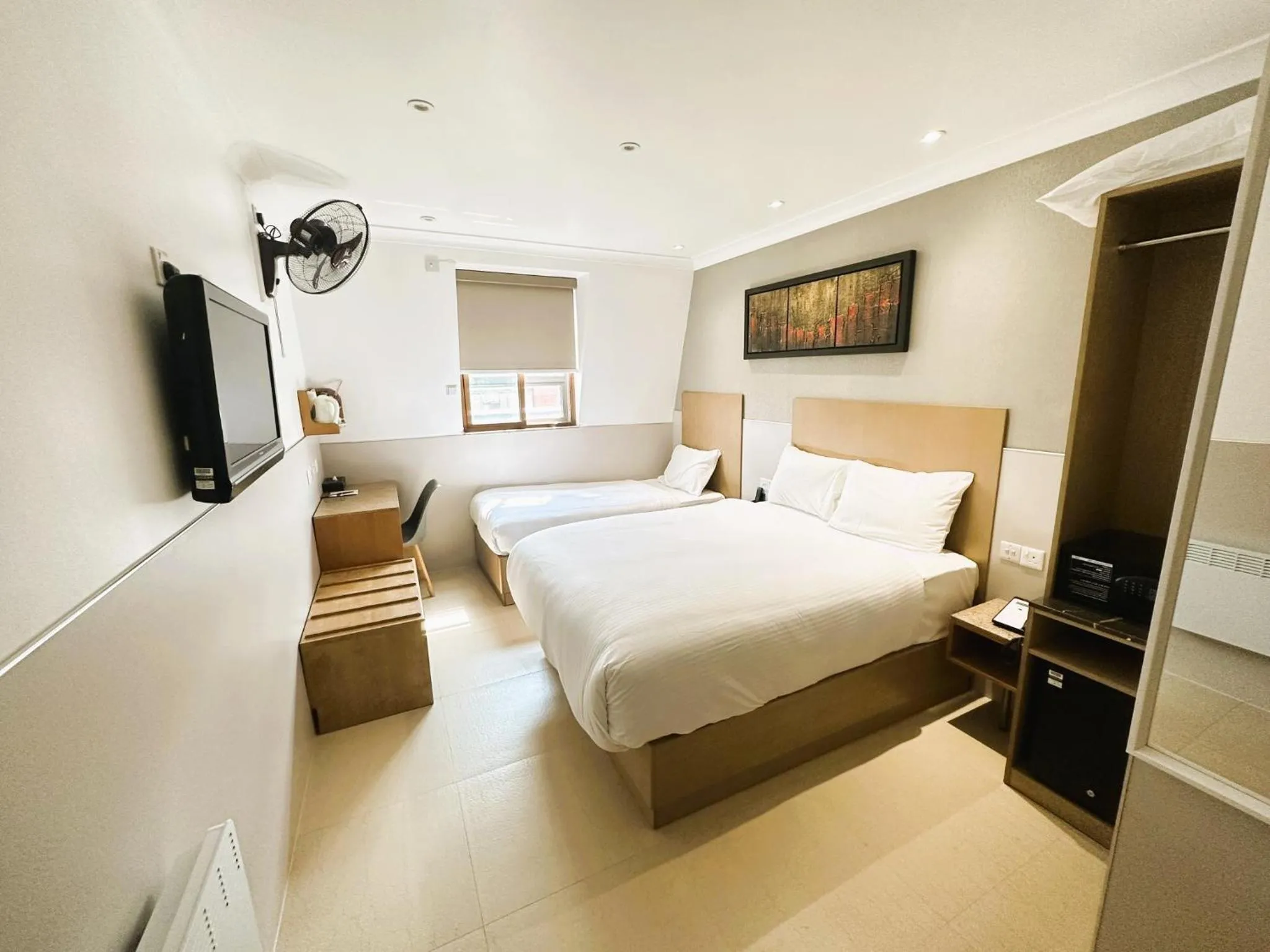 Bedroom, Bed in Eurotraveller Hotel- Express (Elephant & Castle)