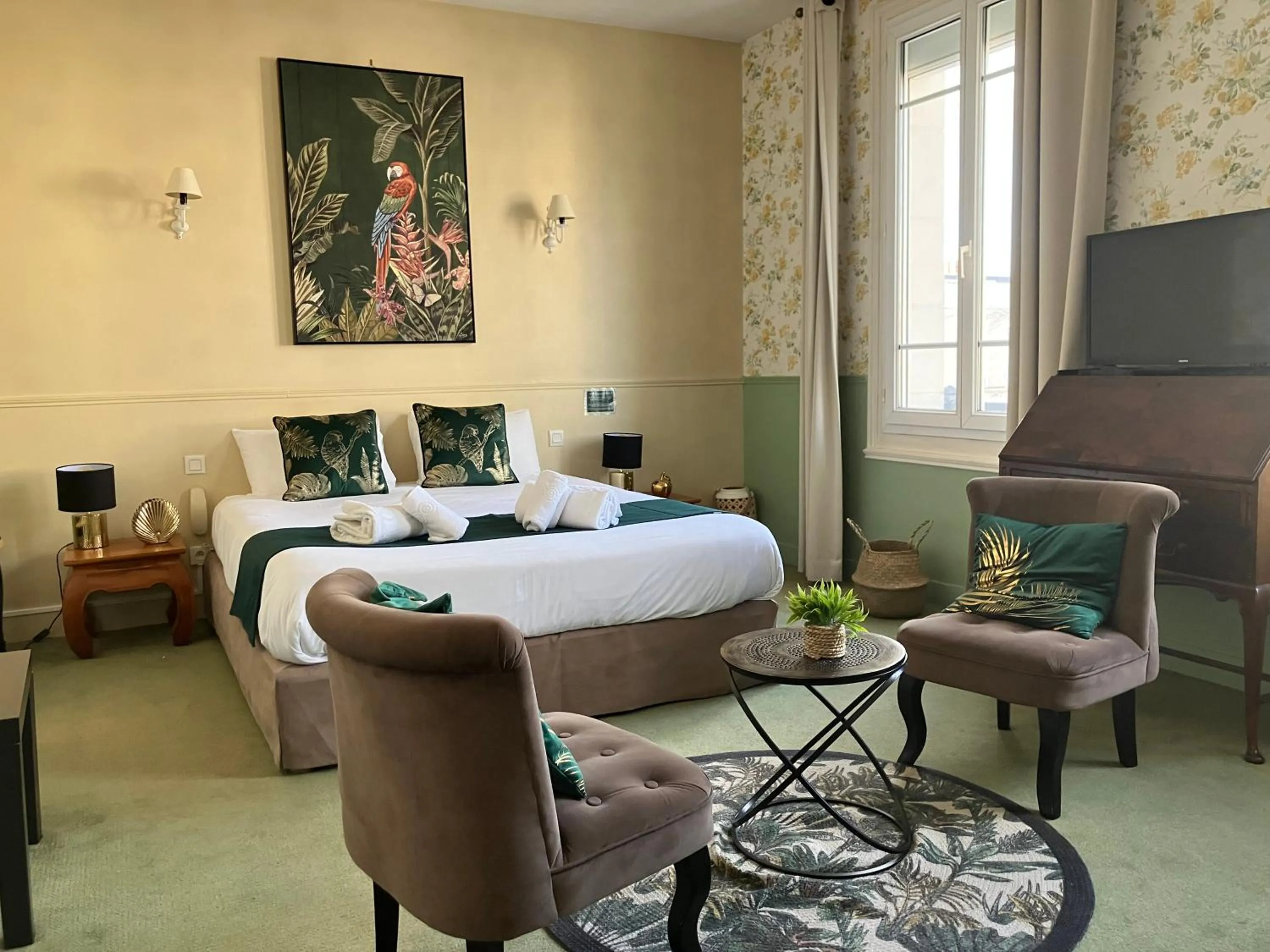 Photo of the whole room, Bed in Hôtel de la Côte Fleurie
