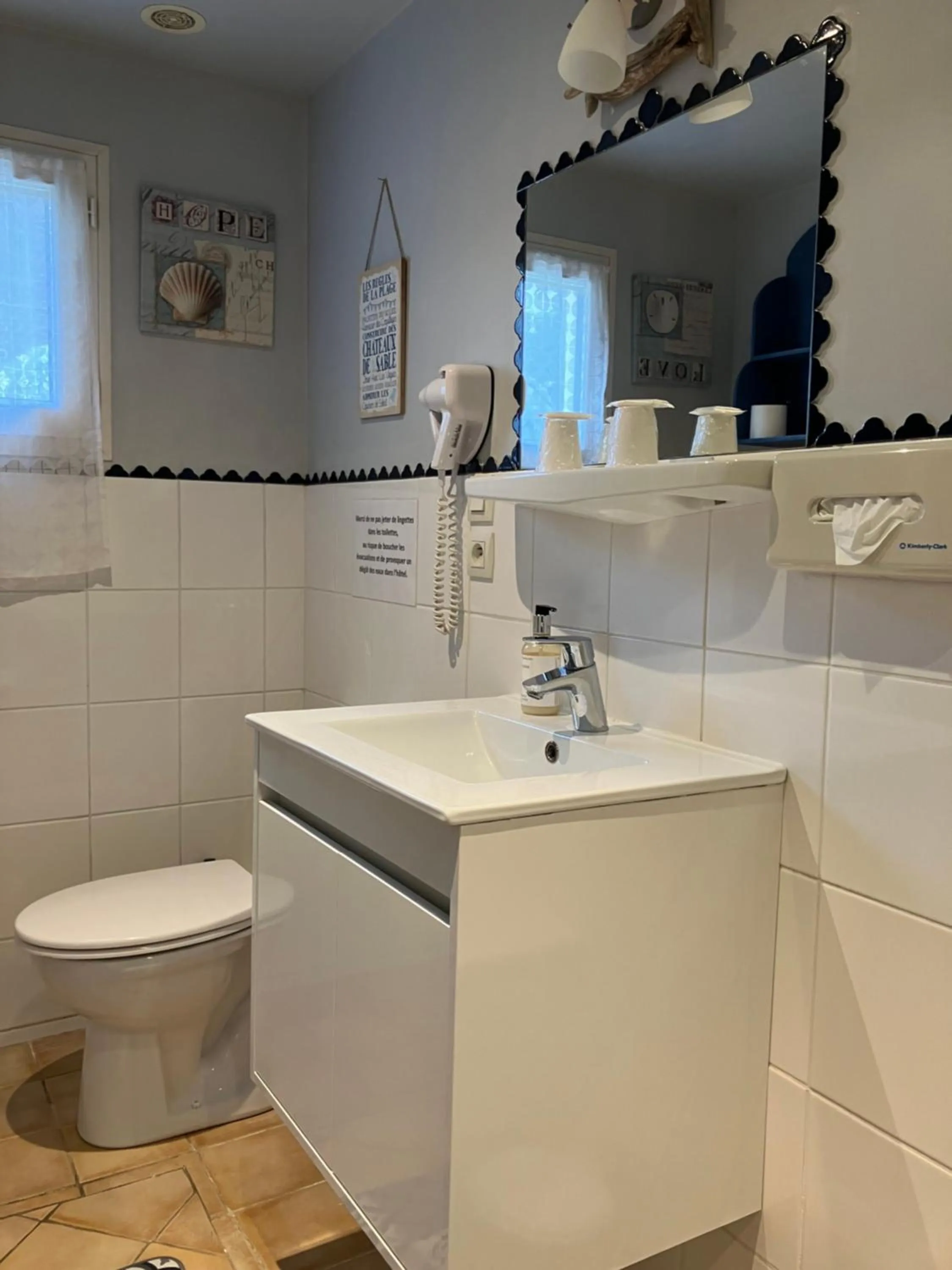 Bathroom in Hôtel de la Côte Fleurie