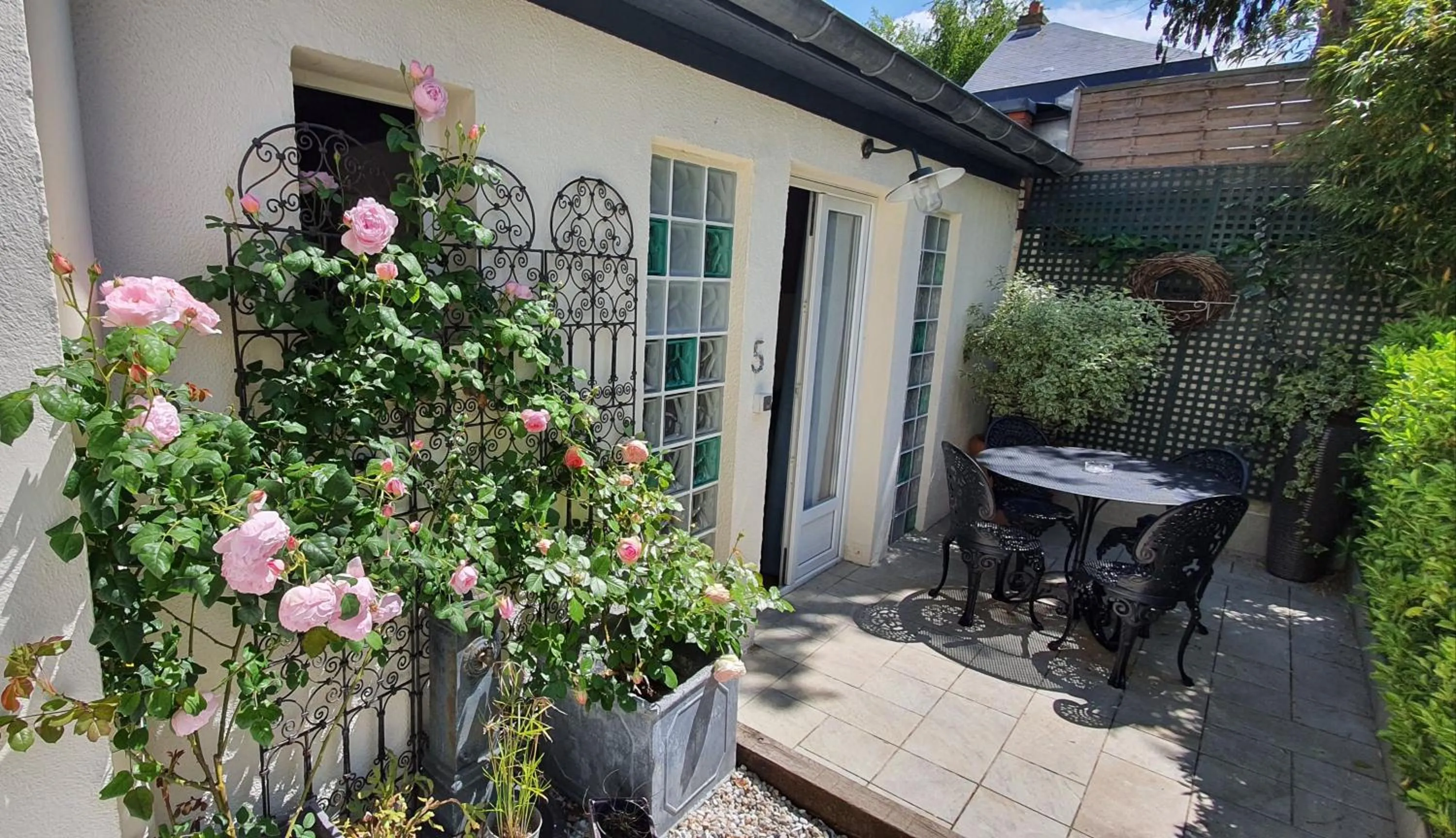 Garden in Hôtel de la Côte Fleurie