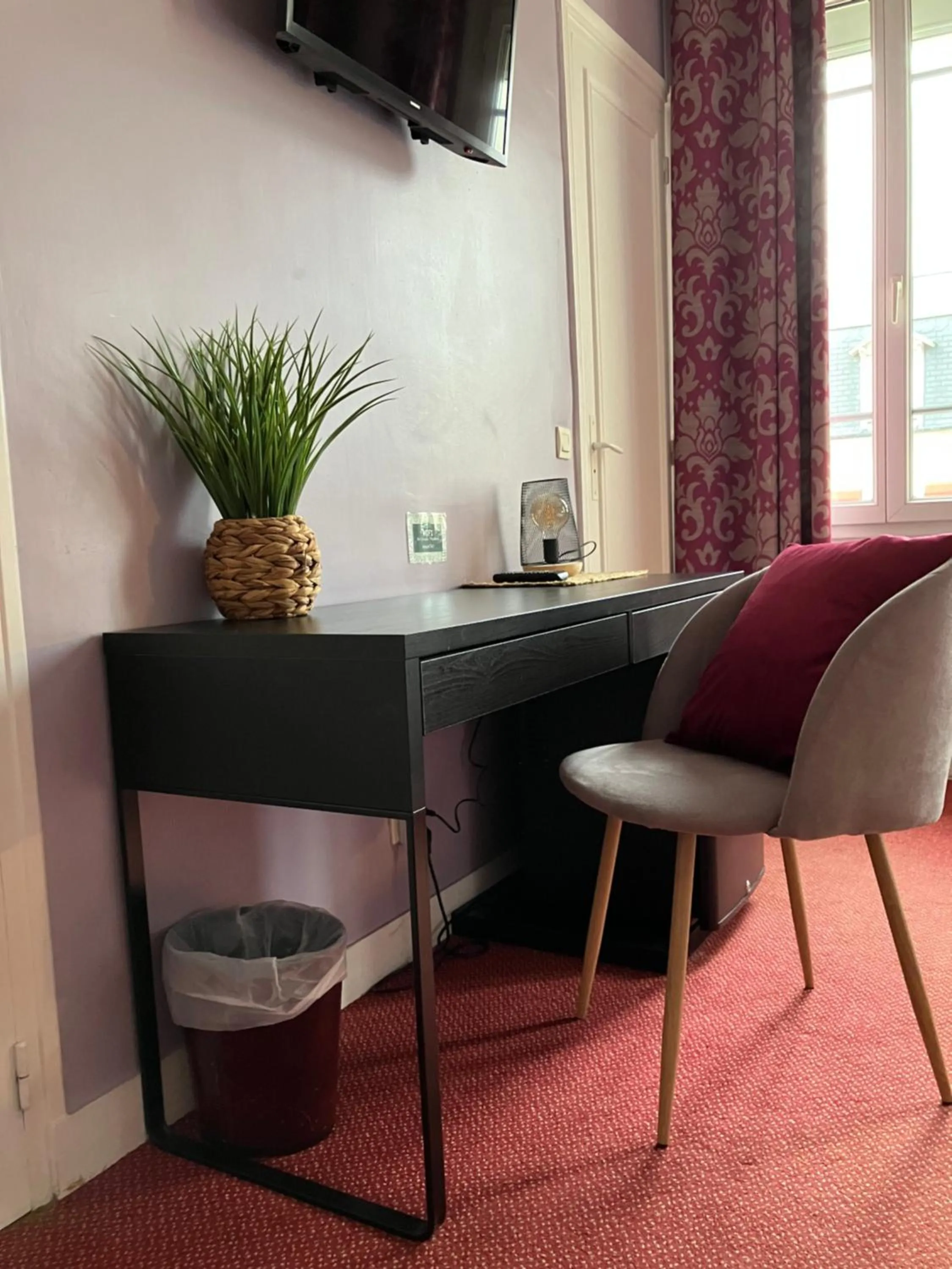 Seating area in Hôtel de la Côte Fleurie