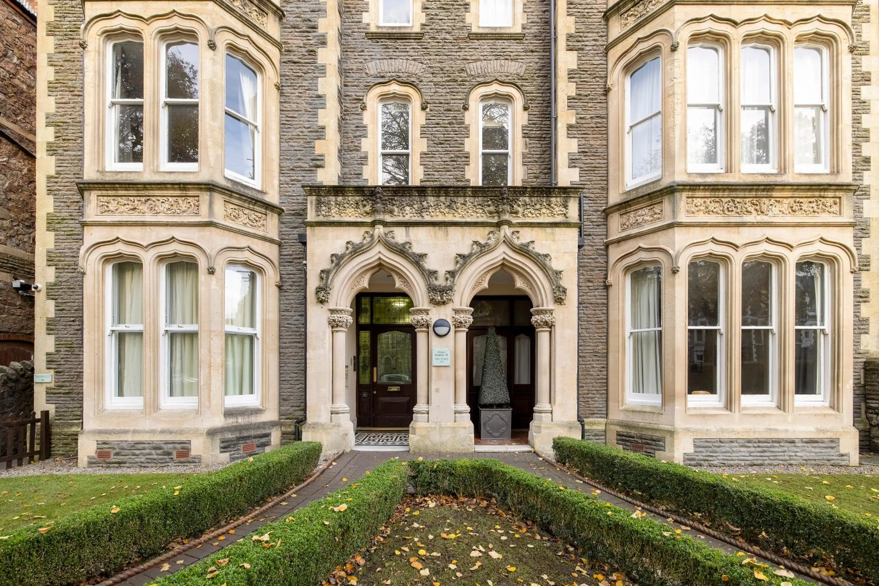 Facade/entrance in SACO Cardiff Cathedral Road