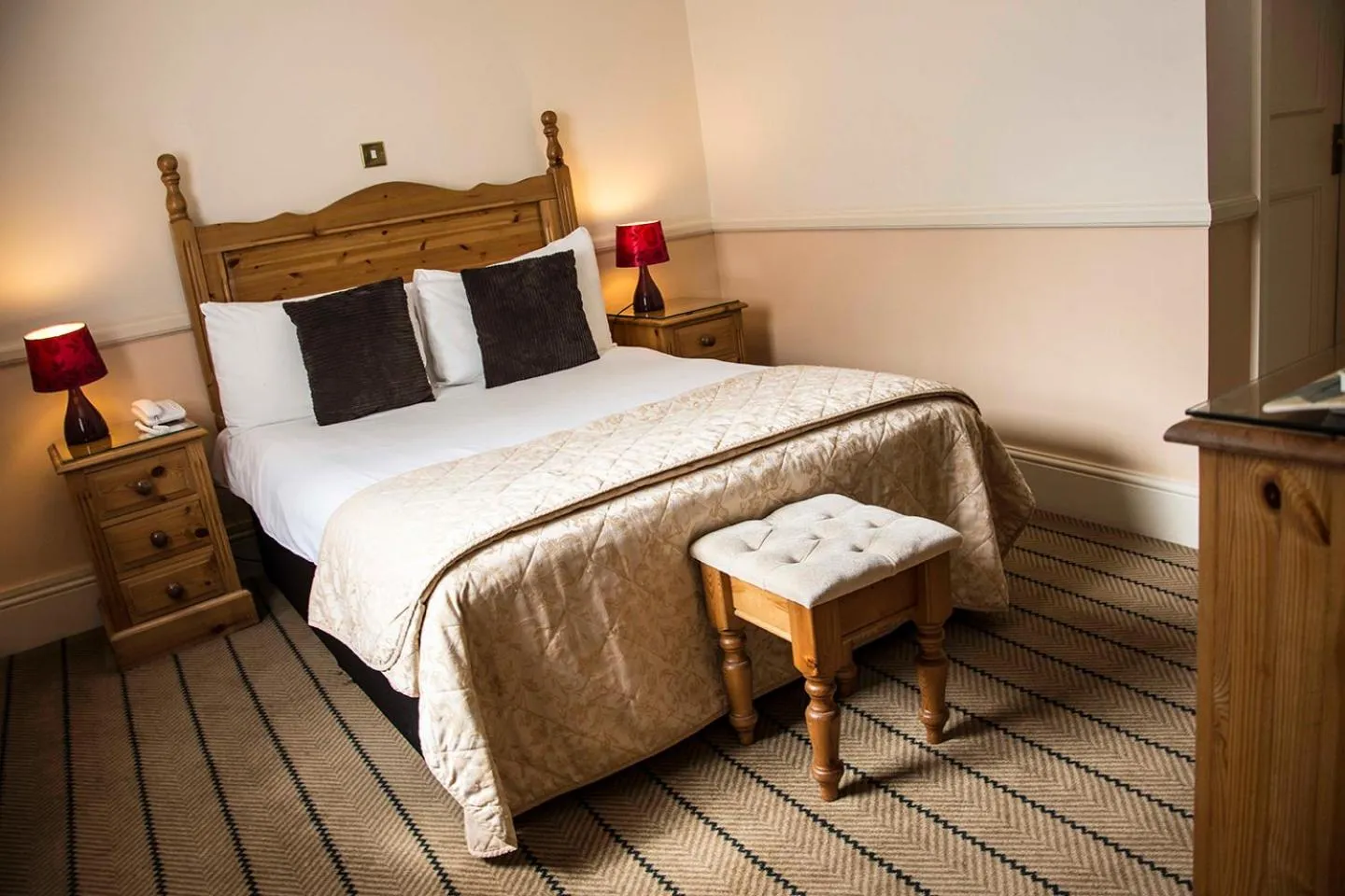 Bed in The Royal Oak Hotel