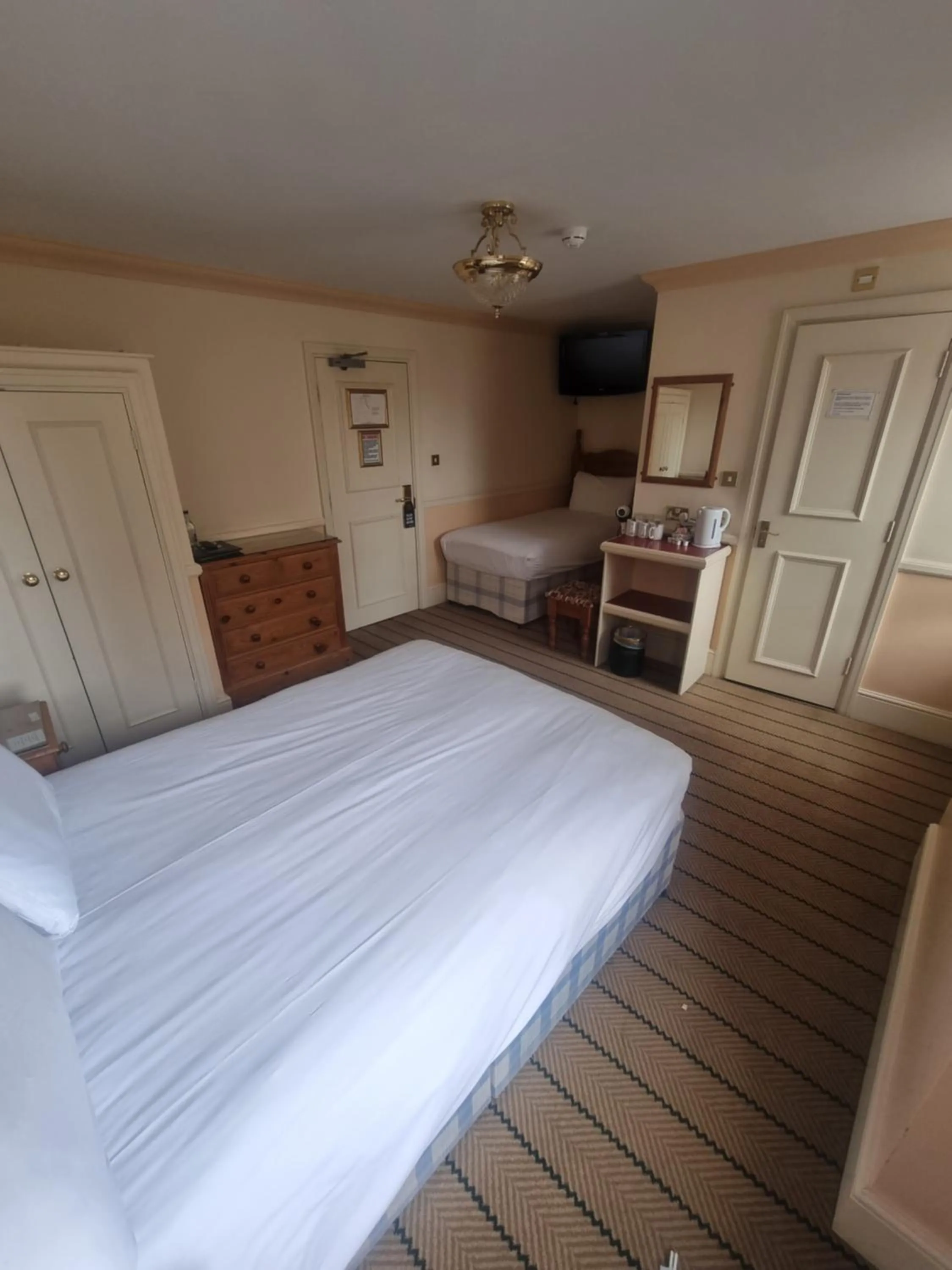 Bed in The Royal Oak Hotel