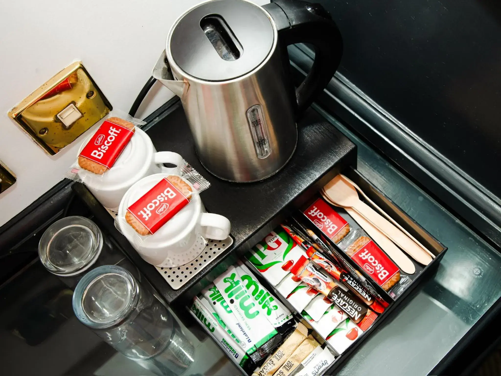 Deluxe Double Room with Sea View in The Royal Oak Hotel Deluxe Double Room with Sea View in The Royal Oak Hotel