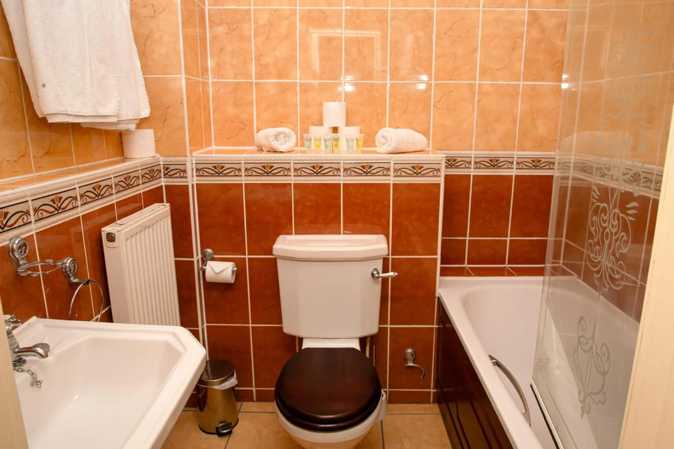 Bathroom in The Royal Oak Hotel