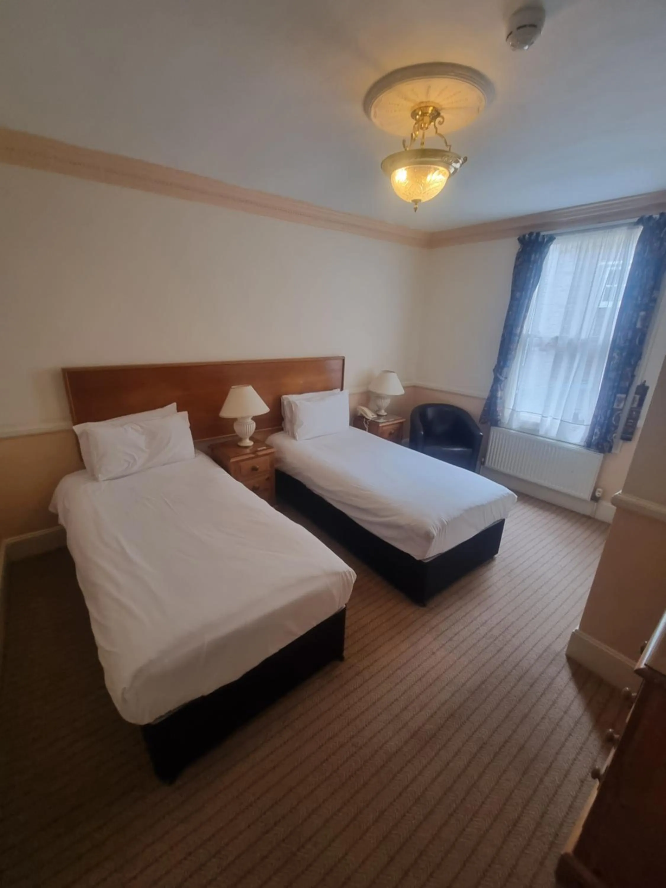 Bed in The Royal Oak Hotel