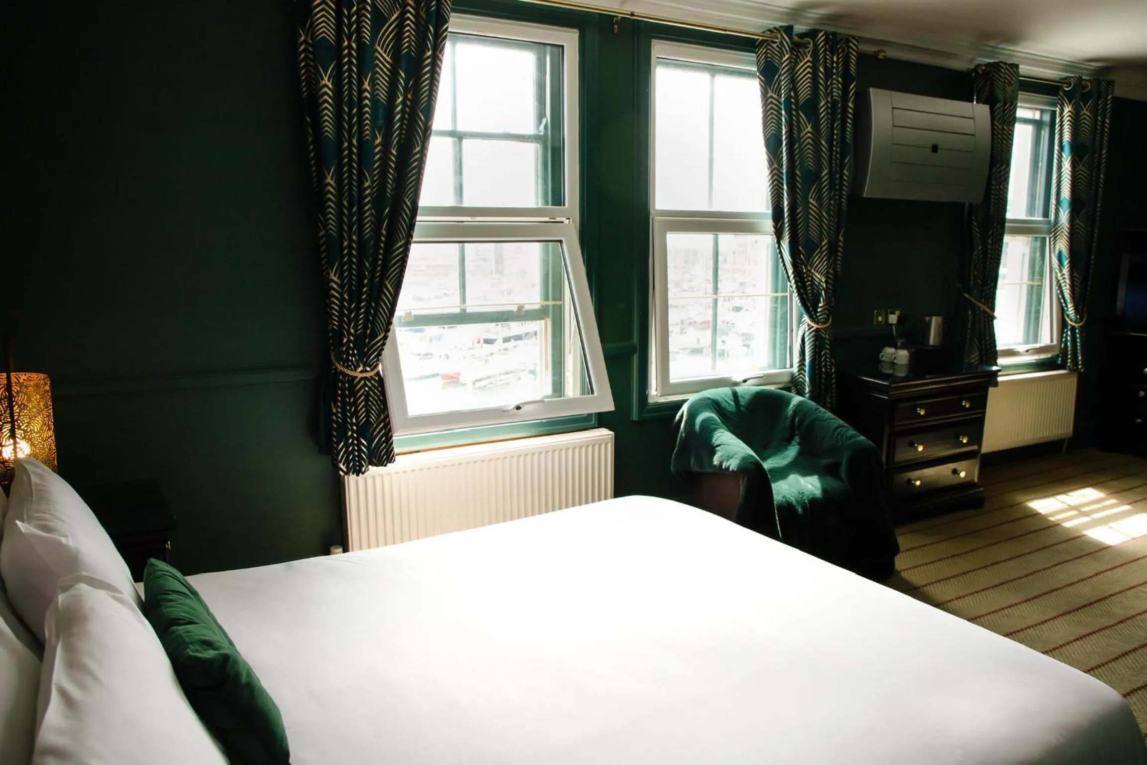 Bed in The Royal Oak Hotel