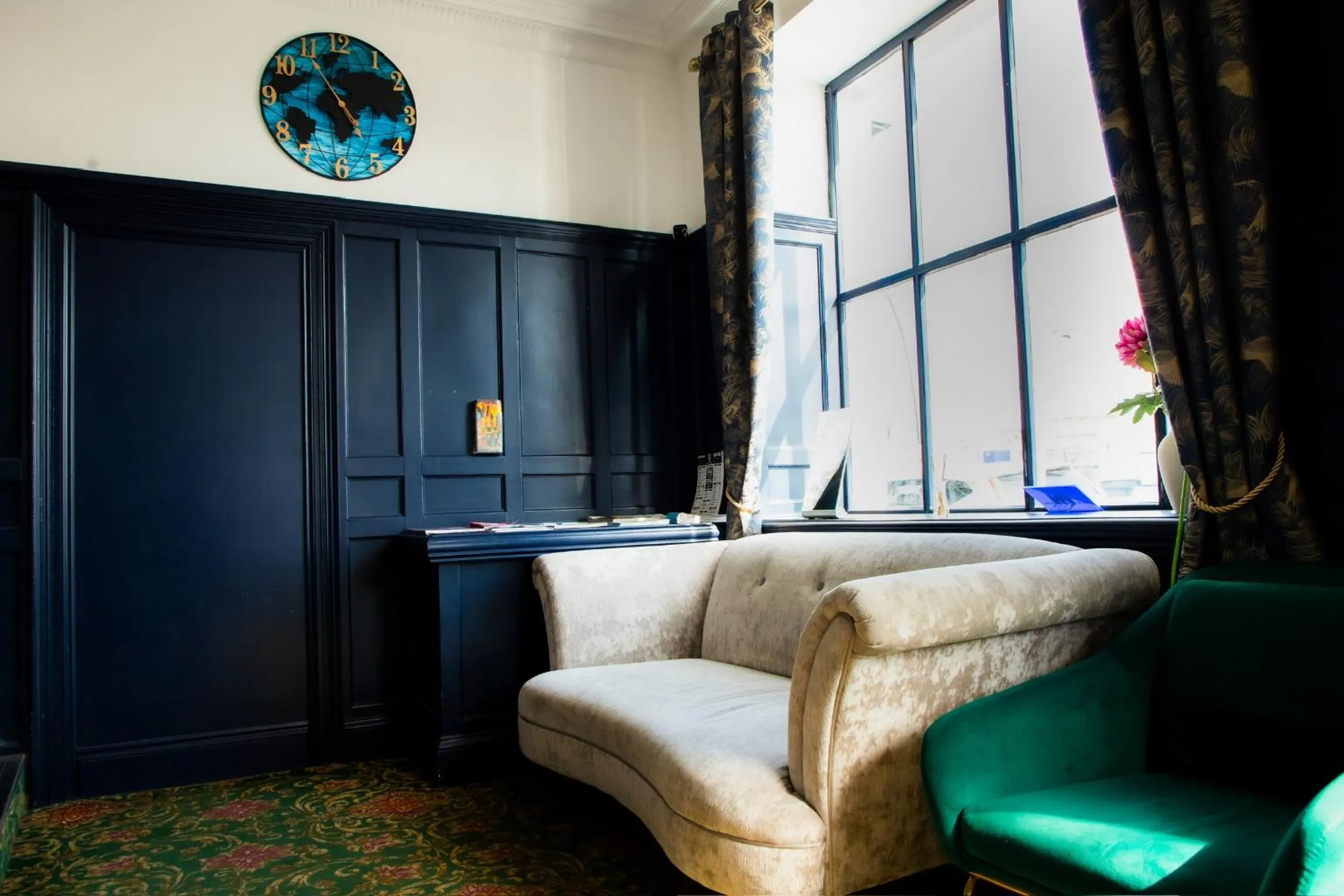 Living room in The Royal Oak Hotel