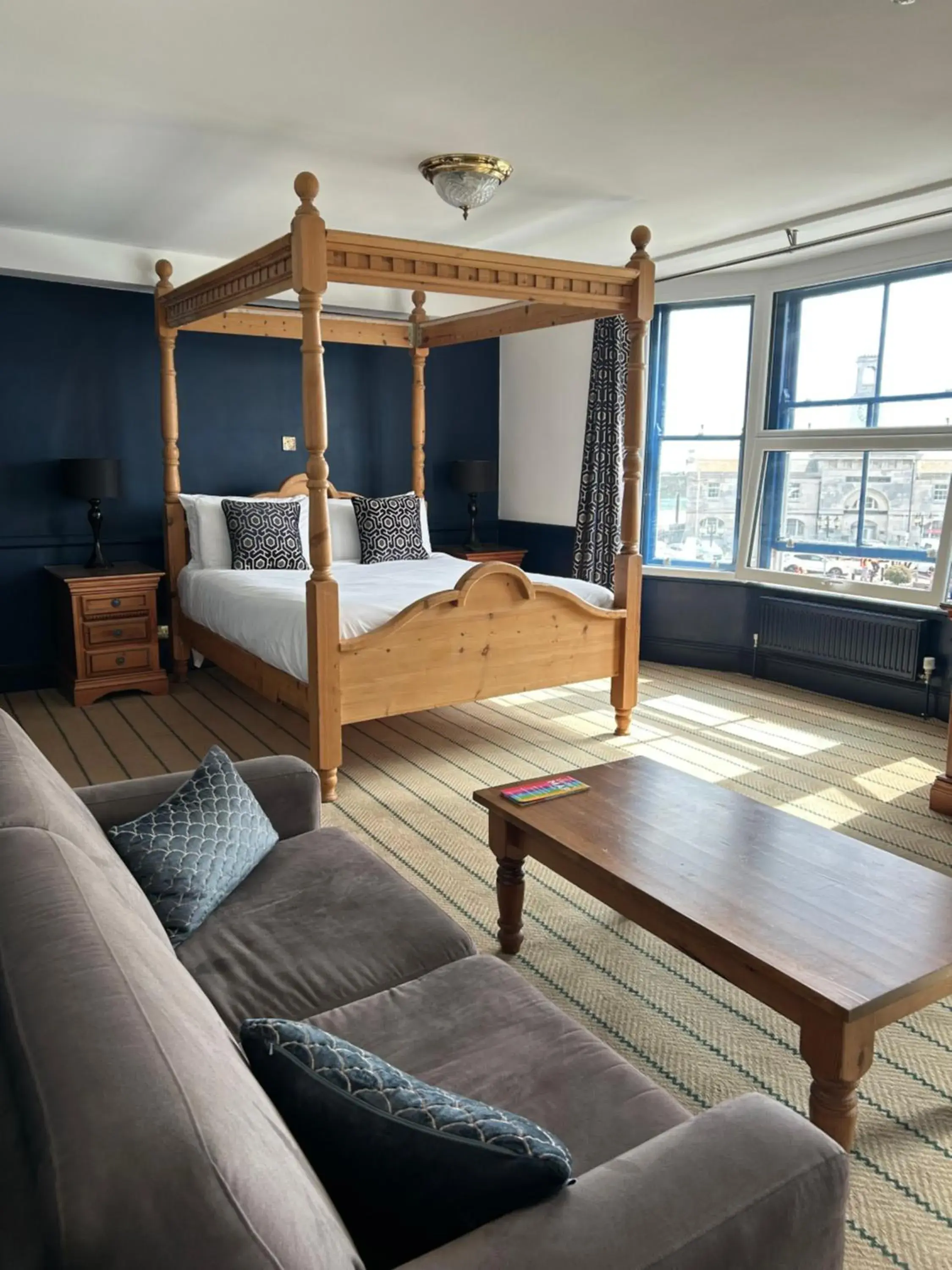 Deluxe Double Room with Sea View in The Royal Oak Hotel Deluxe Double Room with Sea View in The Royal Oak Hotel