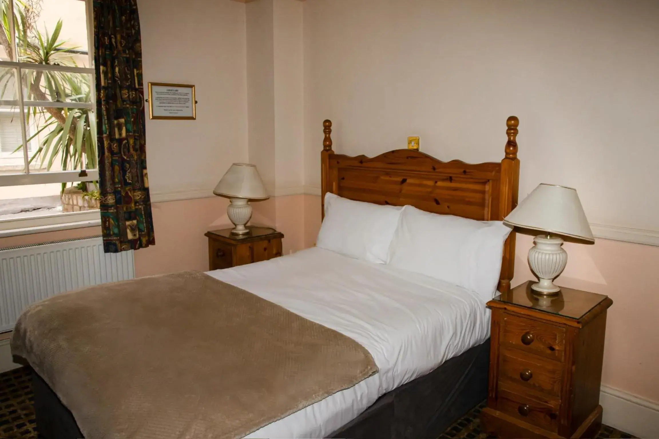 Double Room Ensuite in The Royal Oak Hotel Double Room Ensuite in The Royal Oak Hotel