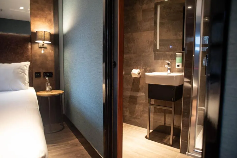 Bedroom, Bed in Camden Enterprise Hotel