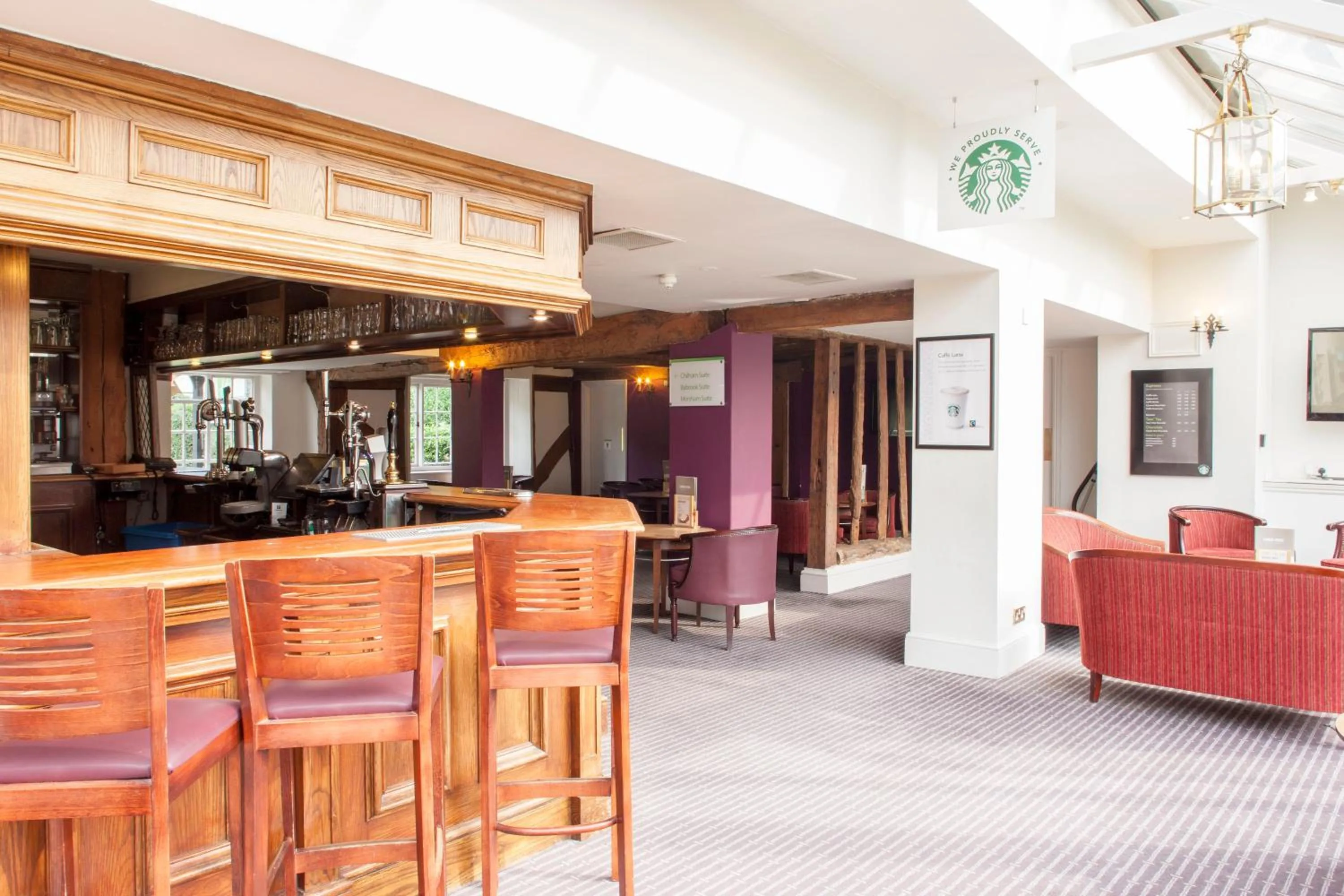 Lounge or bar in Holiday Inn Ashford Central by IHG