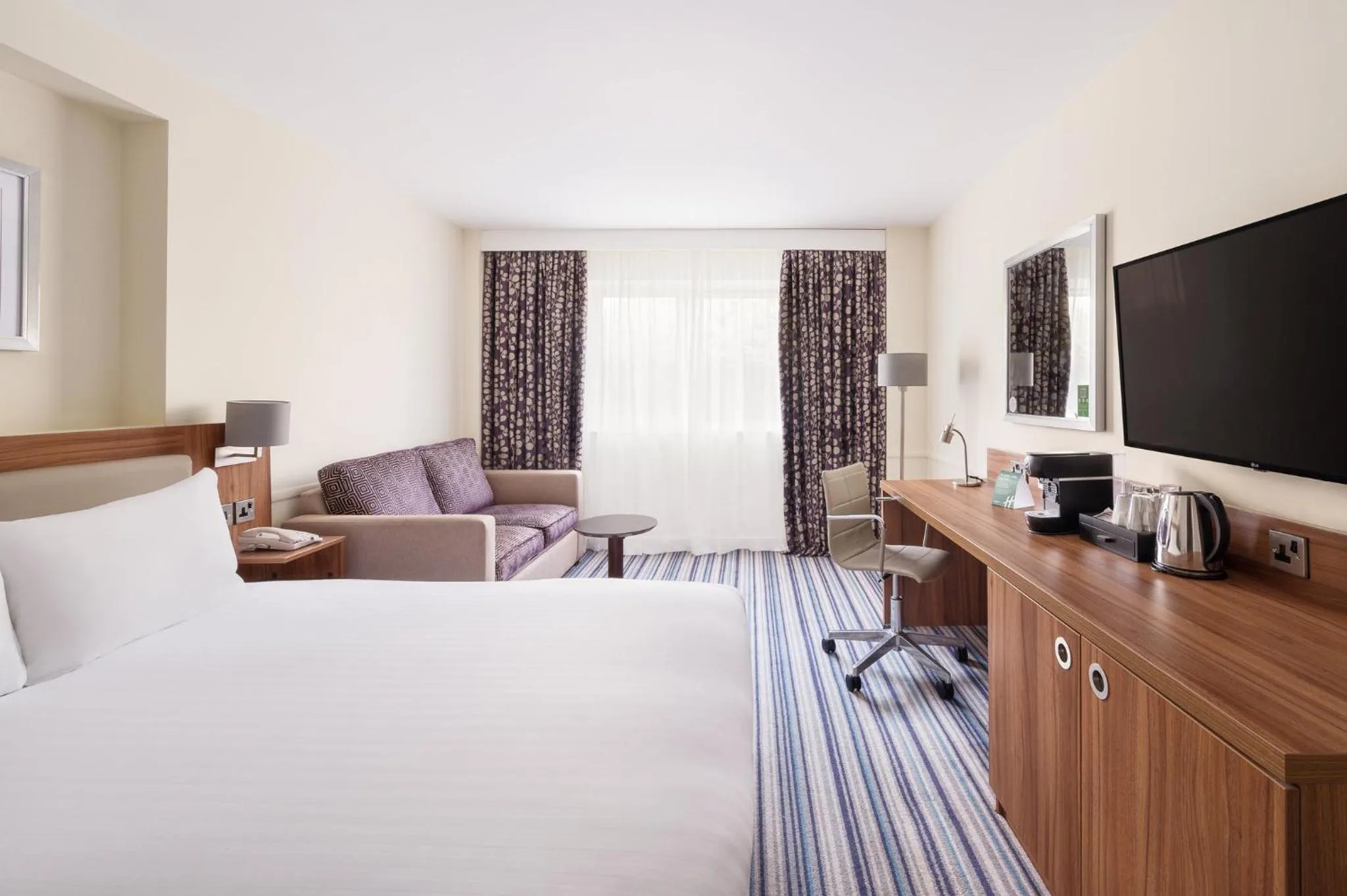 Photo of the whole room in Holiday Inn Ashford Central by IHG