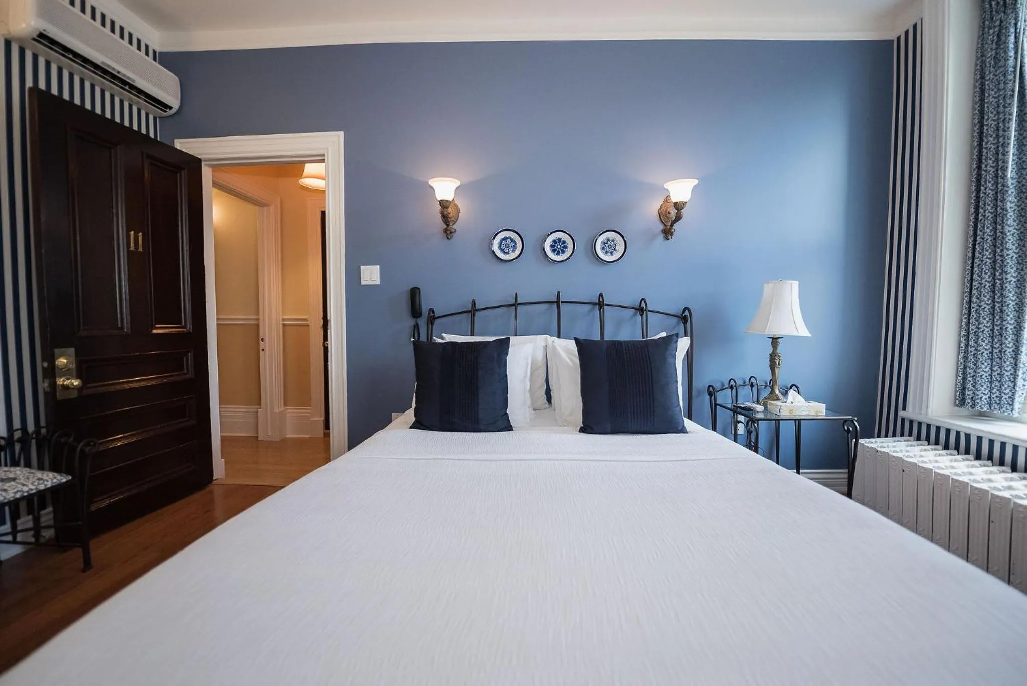 Bed in Manoir Sherbrooke